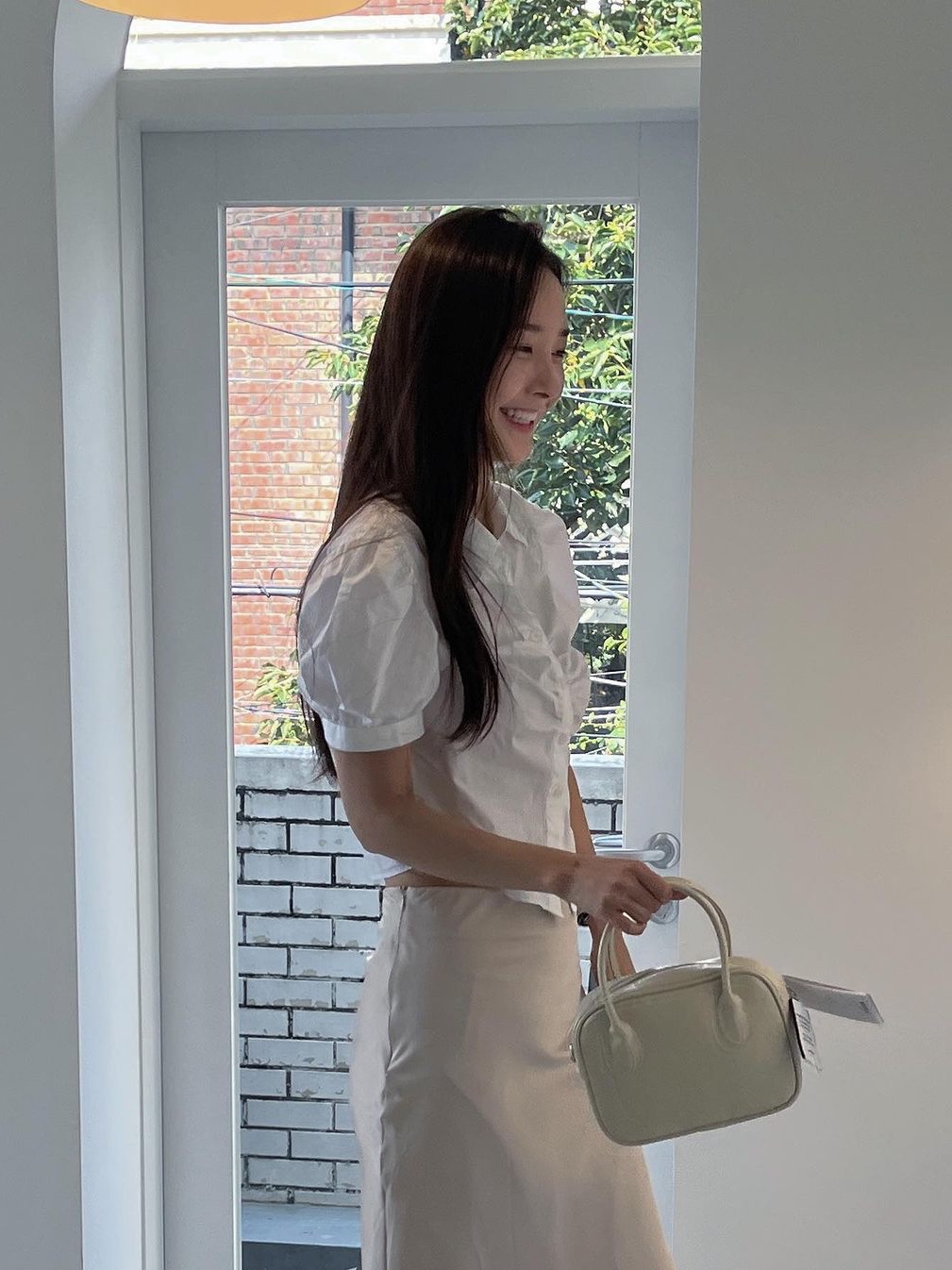 Nieeh Women Square Bag Mini Cream, [KREAM 단독] Nieeh Women Square Bag Mini Dark Brown 착용 스타일