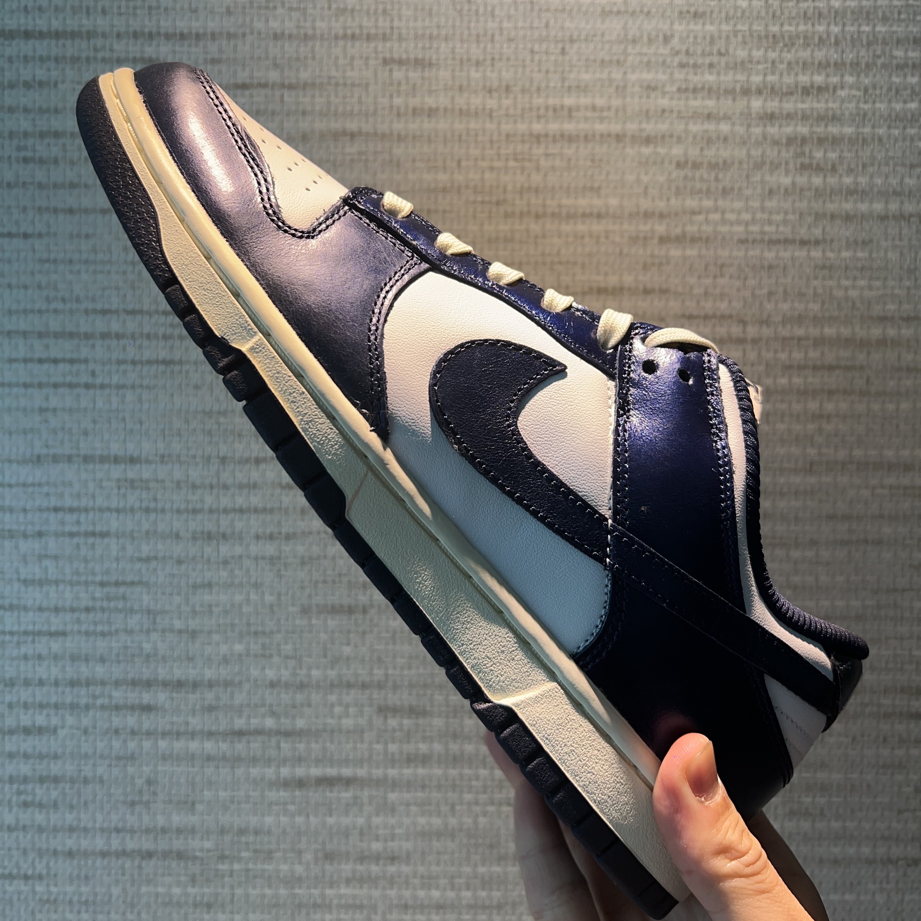 (W) Nike Dunk Low PRM Midnight Navy and White 착용 스타일