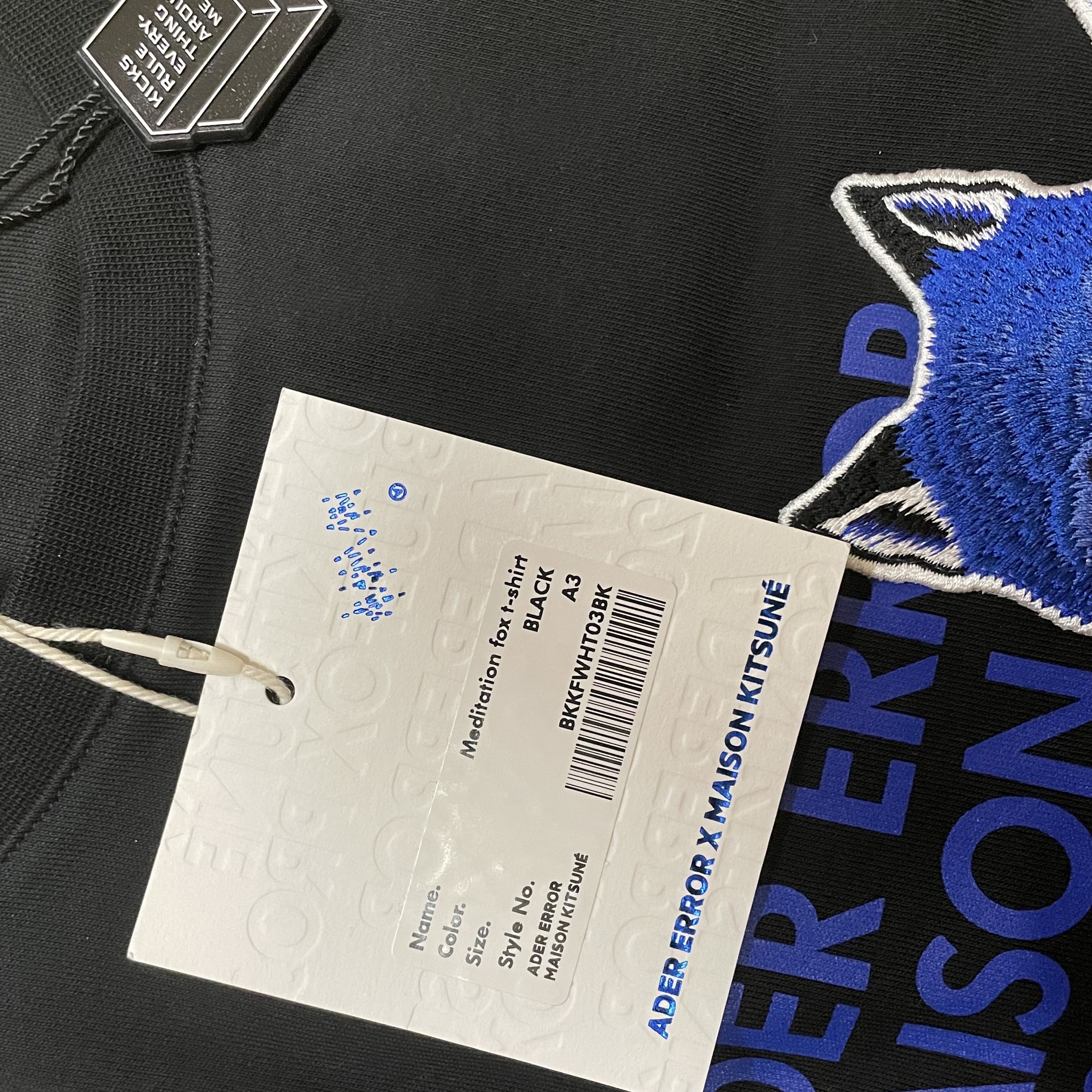 Maison Kitsune x Ader Error Meditation Fox T-Shirt Black 착용 스타일 - 3