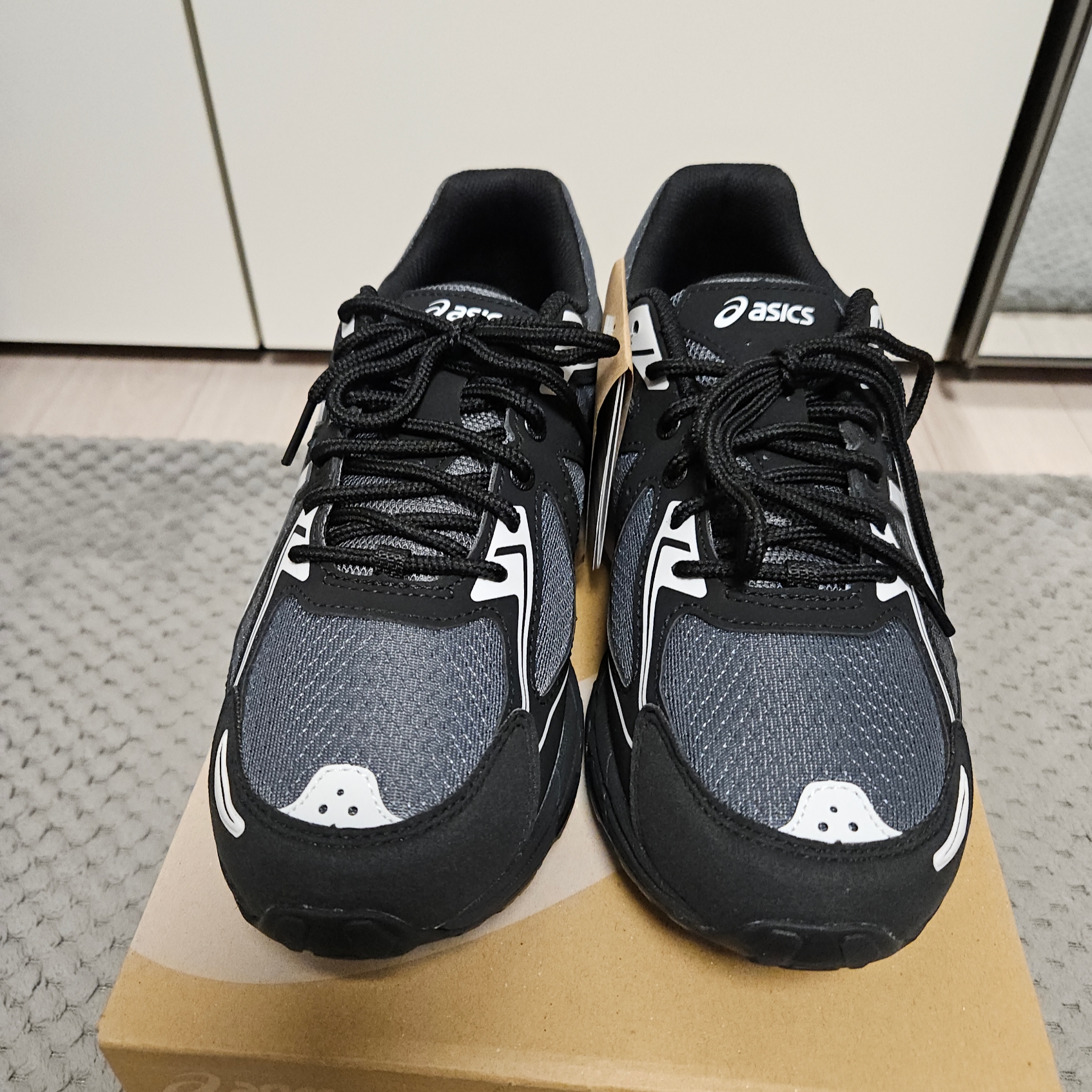 Asics Gel-Venture 6 Carrier Grey 착용 스타일 - 1