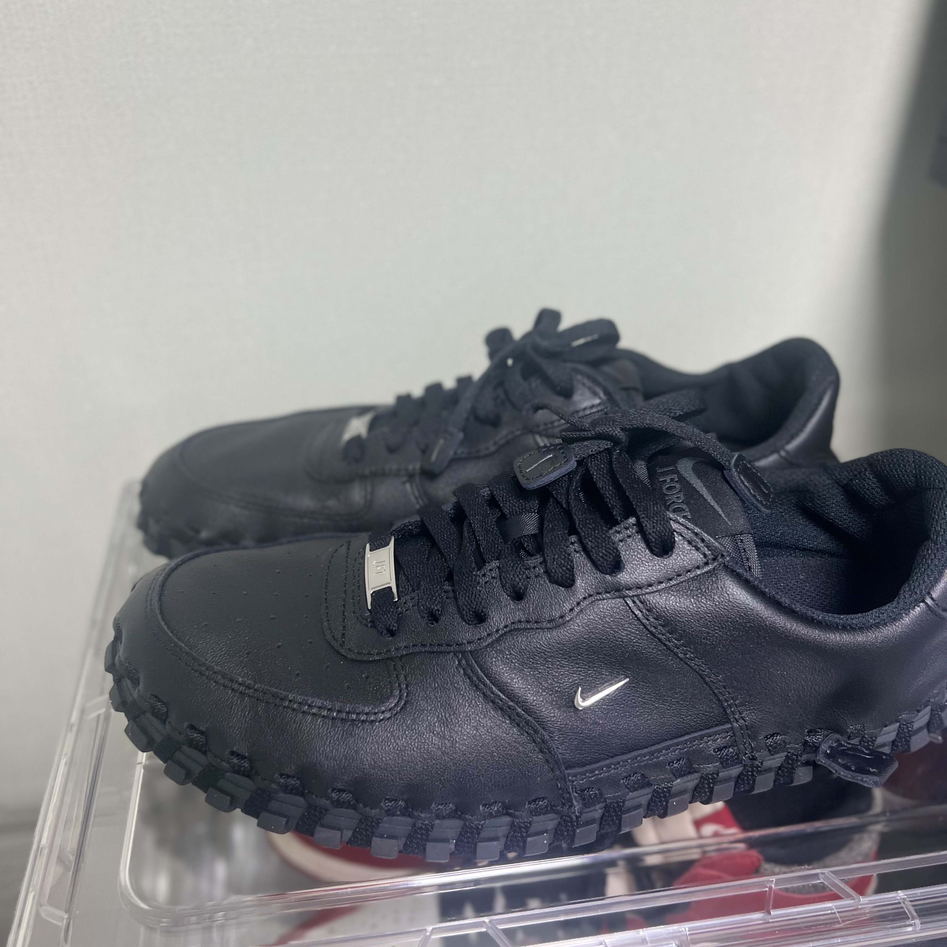 Nike x Jacquemus J Force 1 Low LX SP Black, Jordan 1 Retro High OG Chicago 2022 착용 스타일 - 1