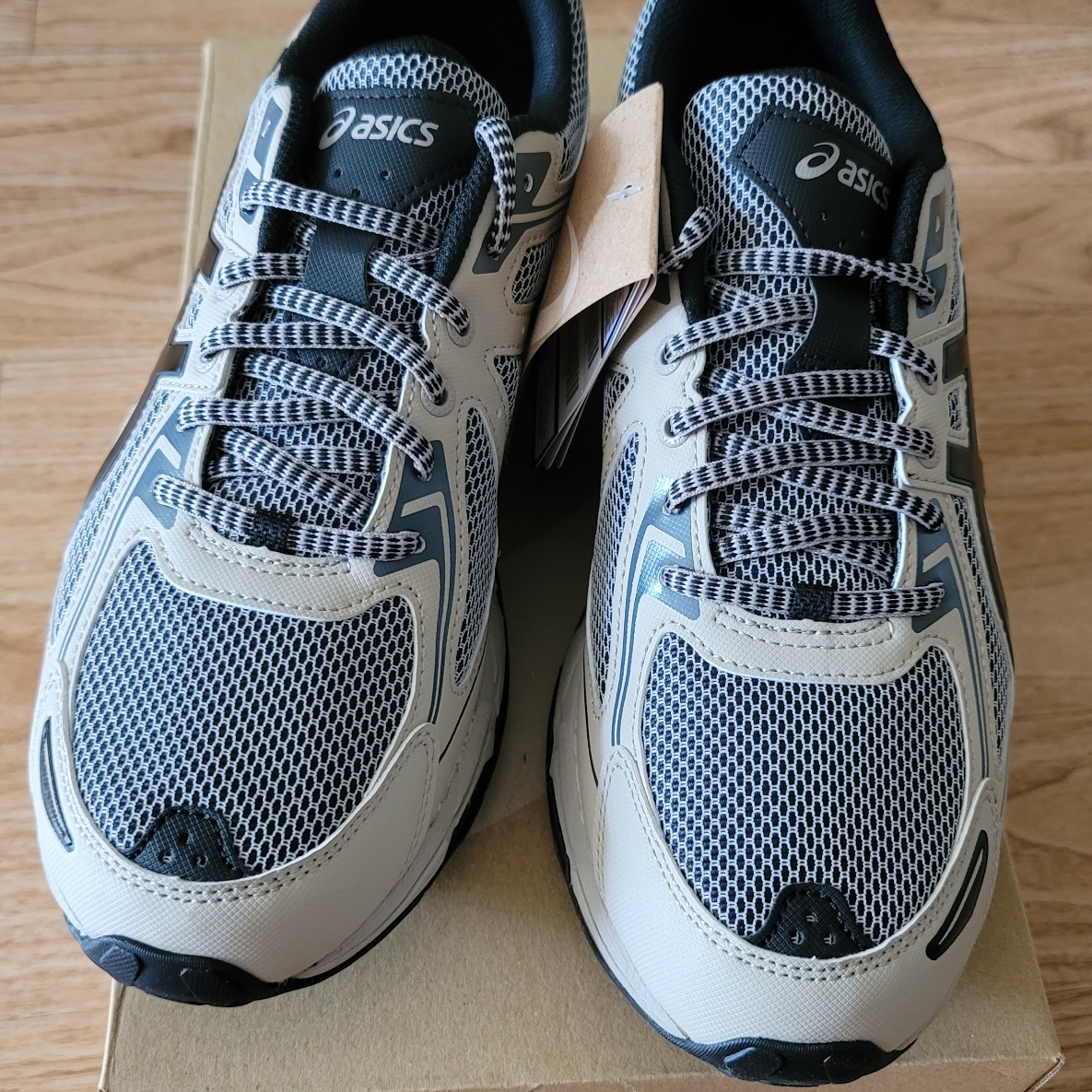 Asics Gel-Venture 6 Feather Grey Black 착용 스타일 - 1