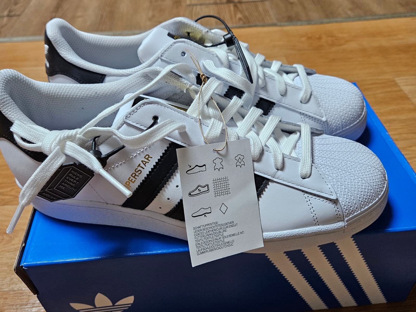Adidas Superstar White Black 착용 스타일 - 3