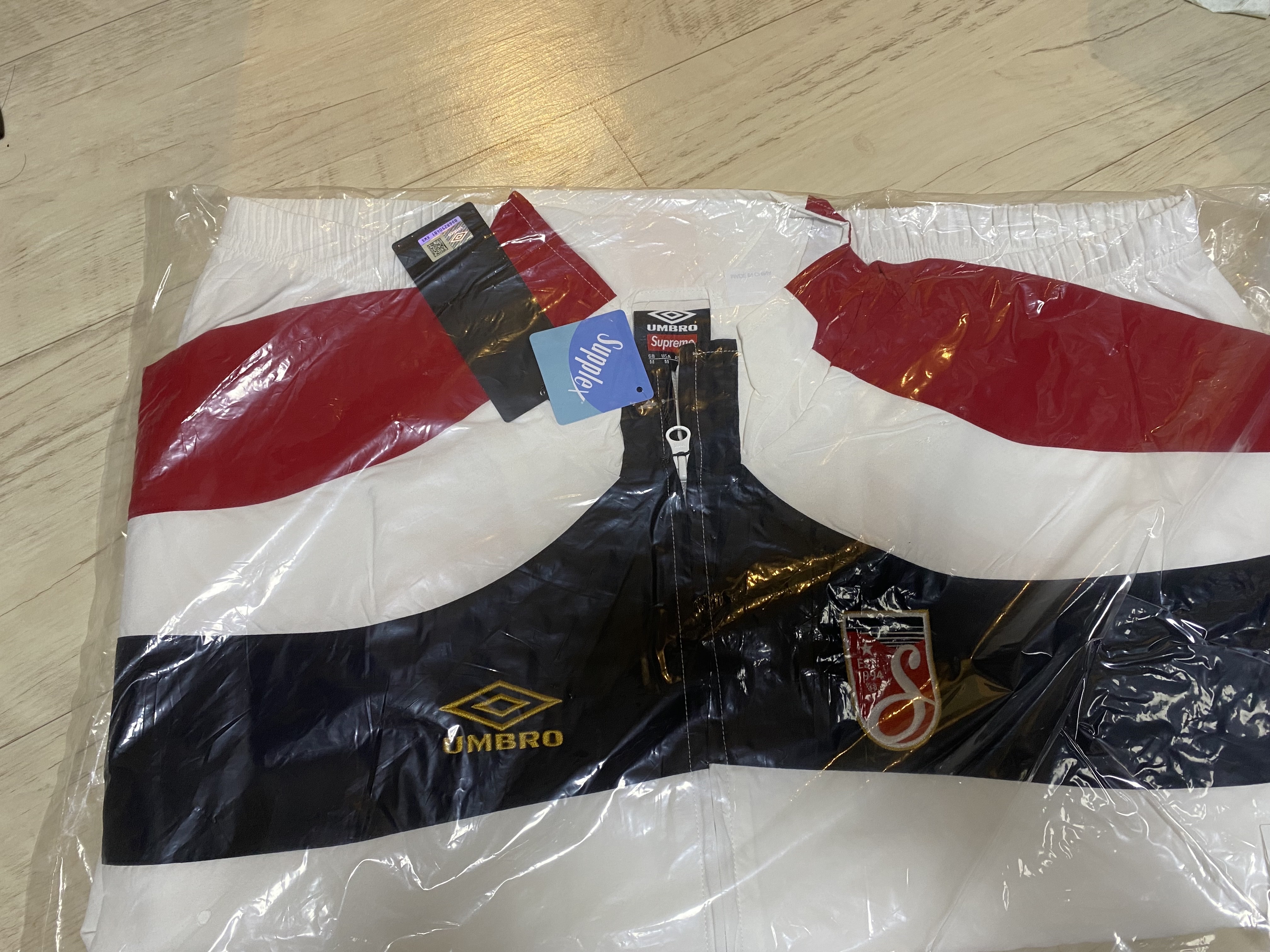 Supreme x Umbro Track Jacket White - 23SS 착용 스타일
