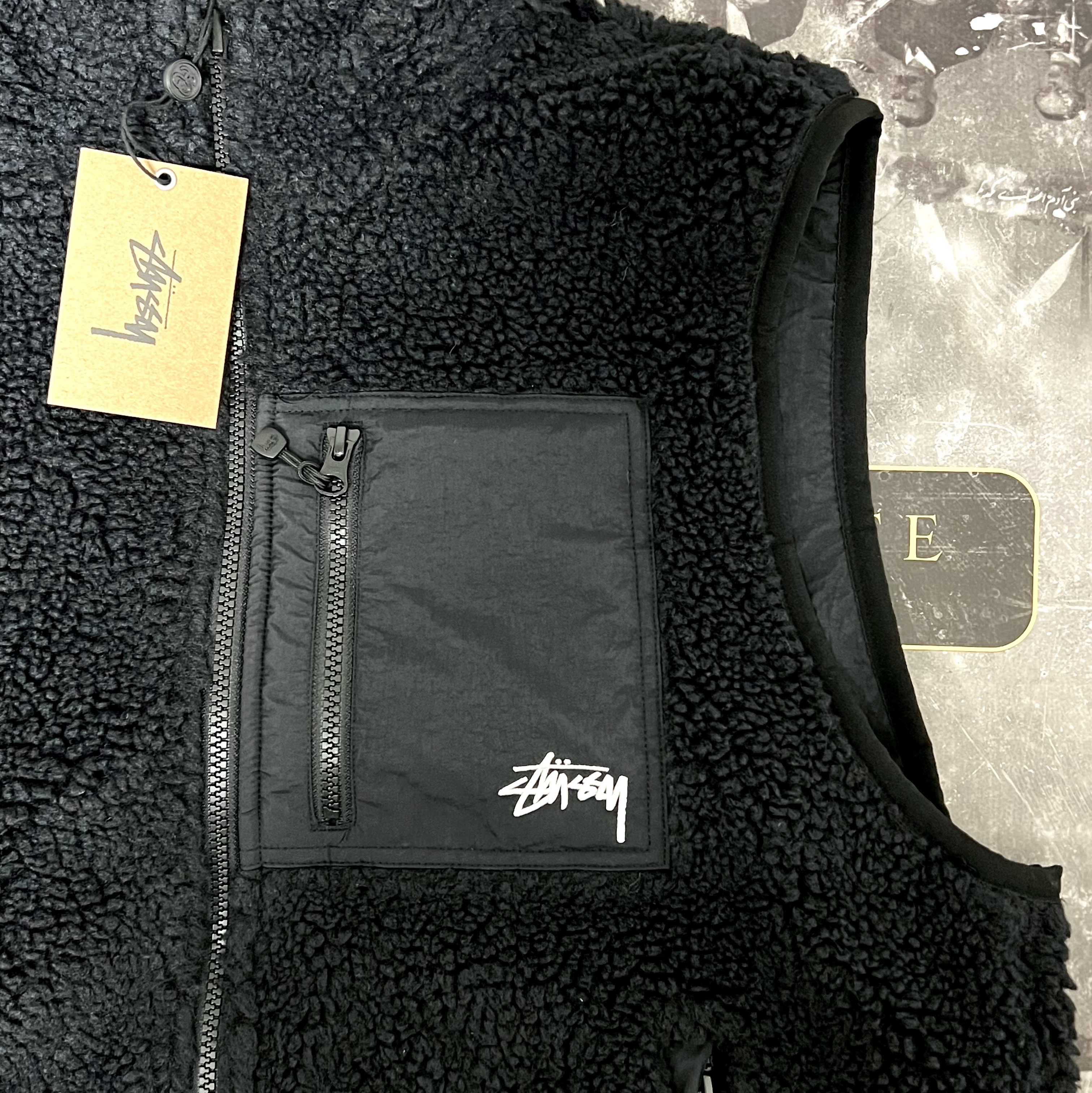 Stussy Sherpa Reversible Vest Black 착용 스타일 - 1