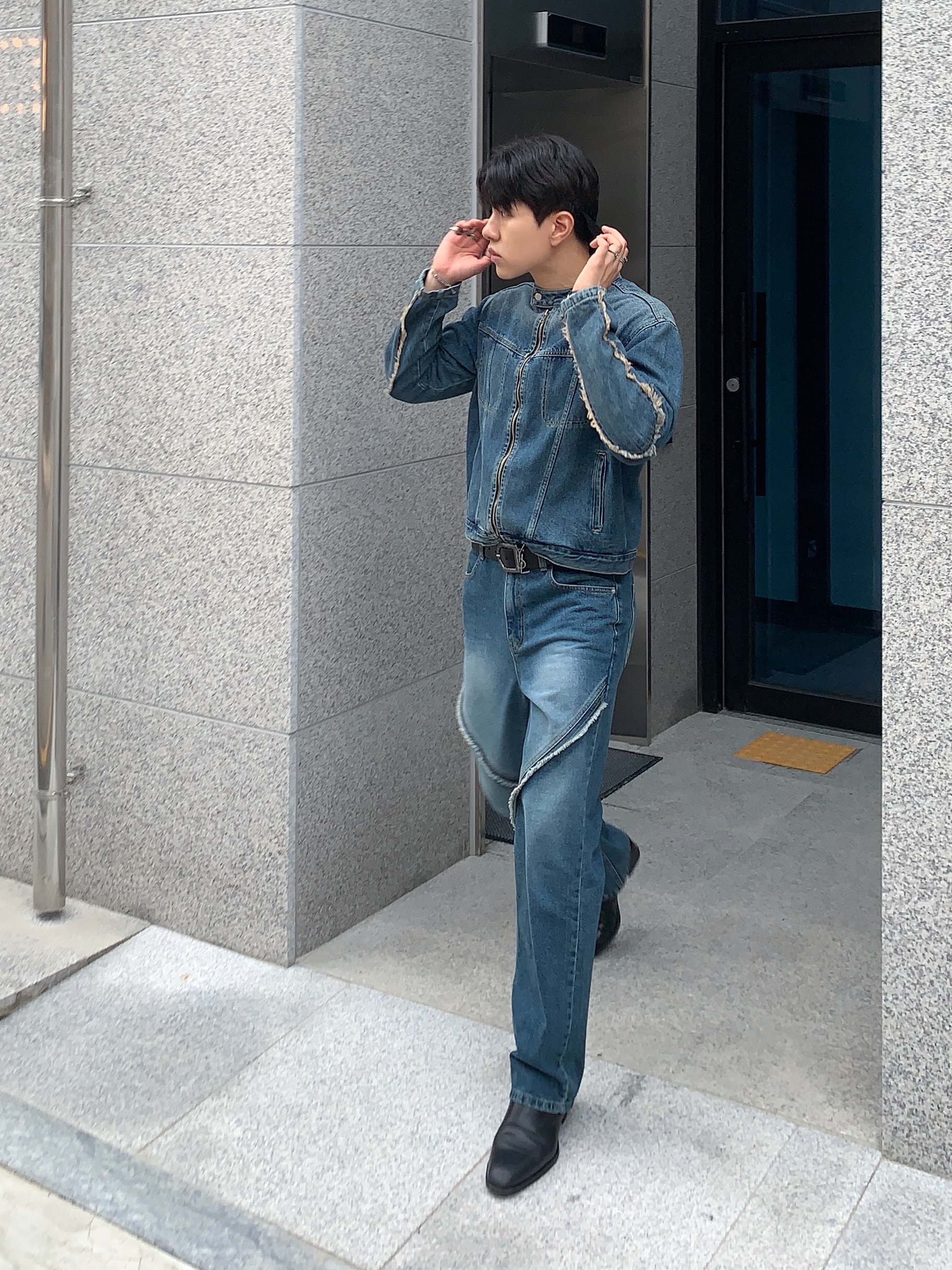 Saint Laurent Wyatt Harness Boots in Smooth Leather Black, Saint Laurent Wyatt Harness Boots in Smooth Leather Black 착용 스타일 - 3