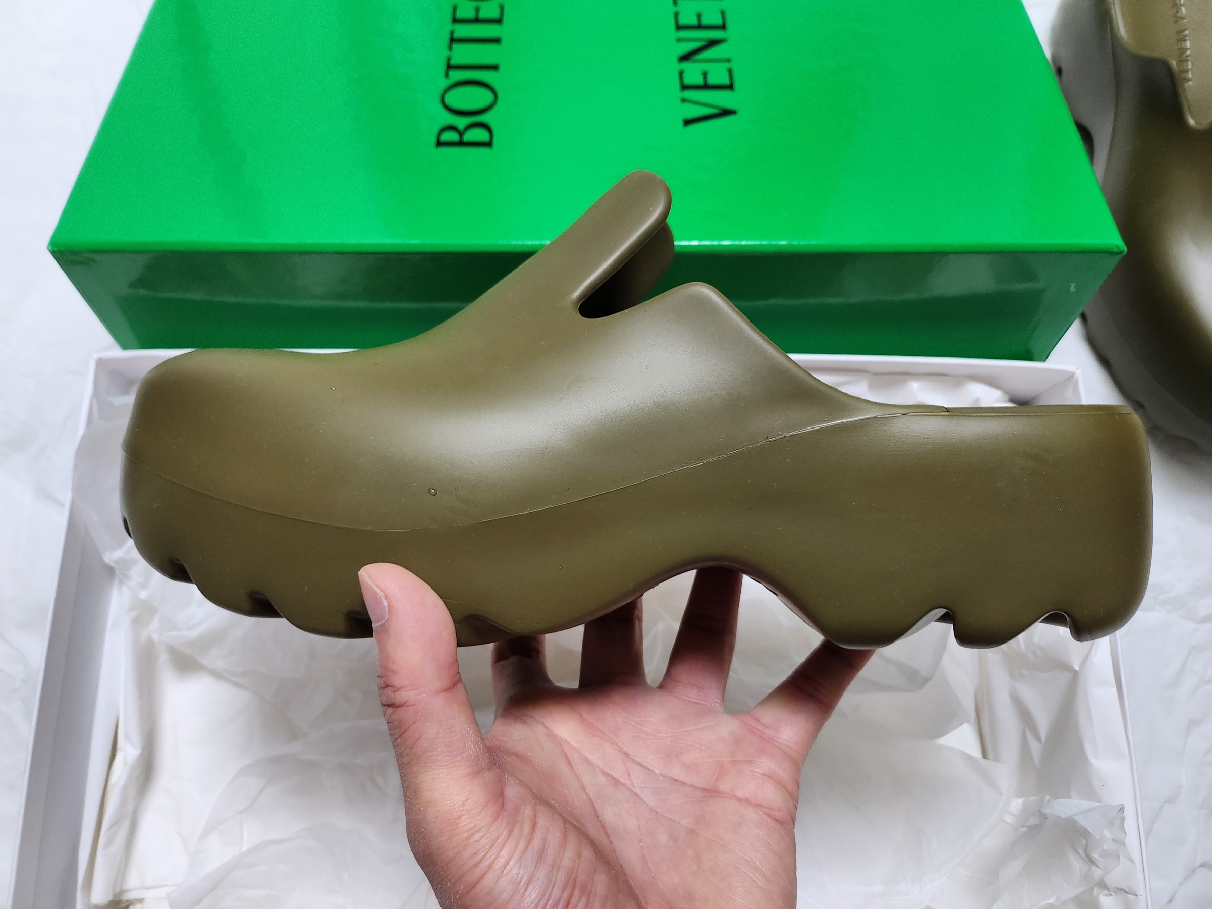 Bottega Veneta Rubber Flash Clog Liana 착용 스타일 - 4