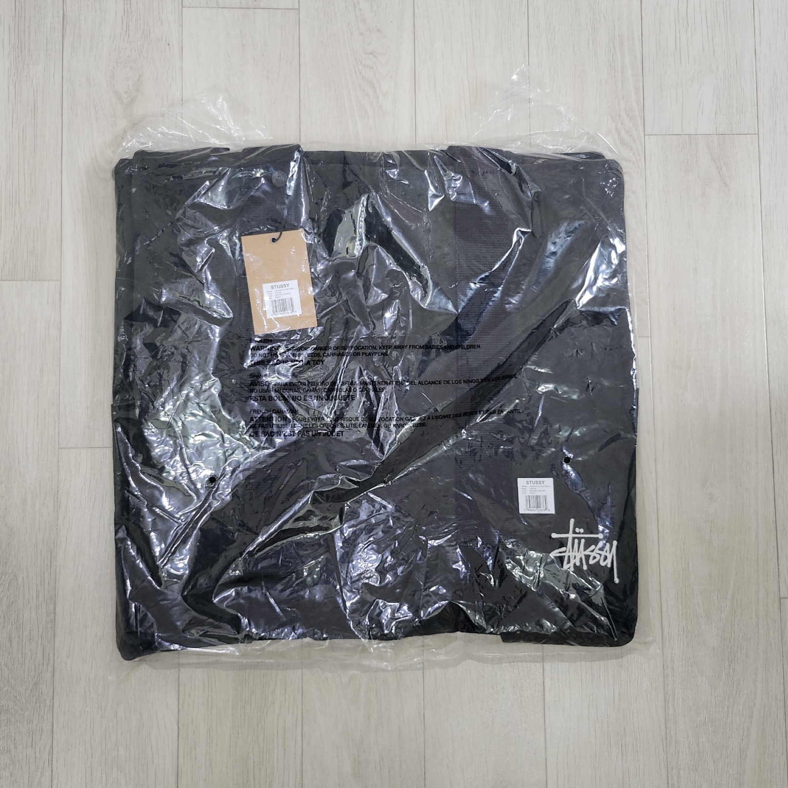 Stussy Canvas Flight Bag Washed Black 착용 스타일 - 1