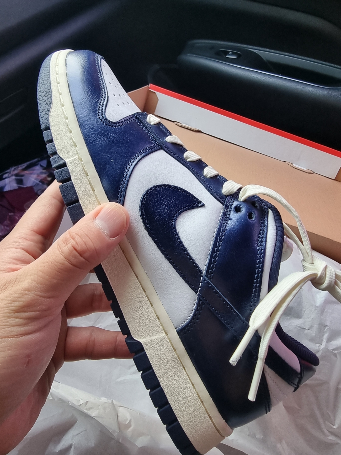(W) Nike Dunk Low PRM Midnight Navy and White 착용 스타일
