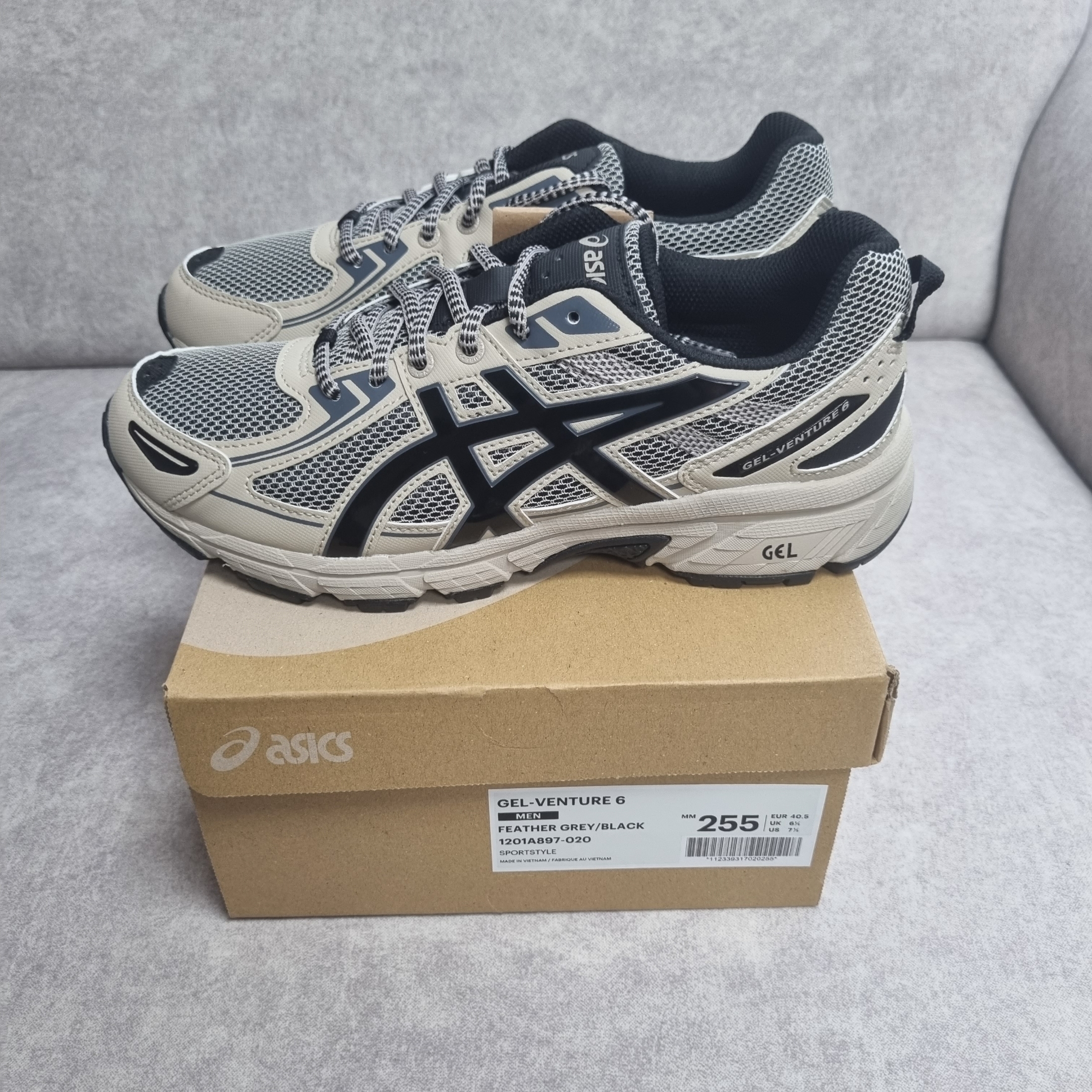 Asics Gel-Venture 6 Feather Grey Black 착용 스타일