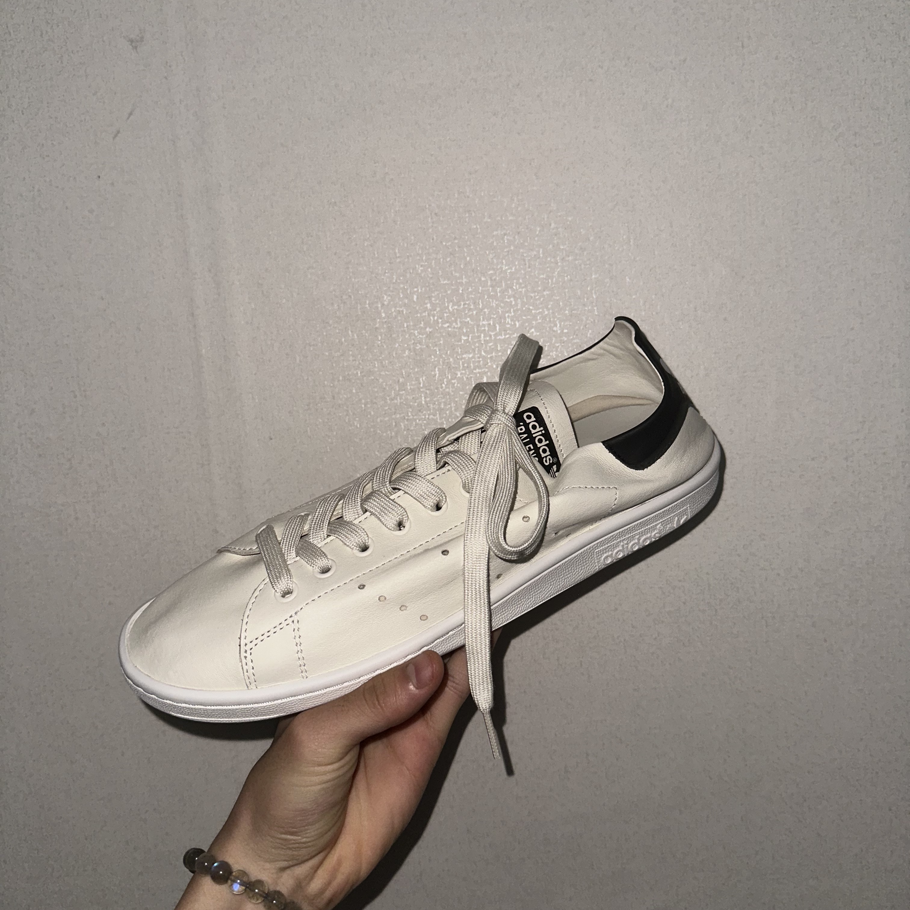 Balenciaga x Adidas Stan Smith Off White 착용 스타일 - 2