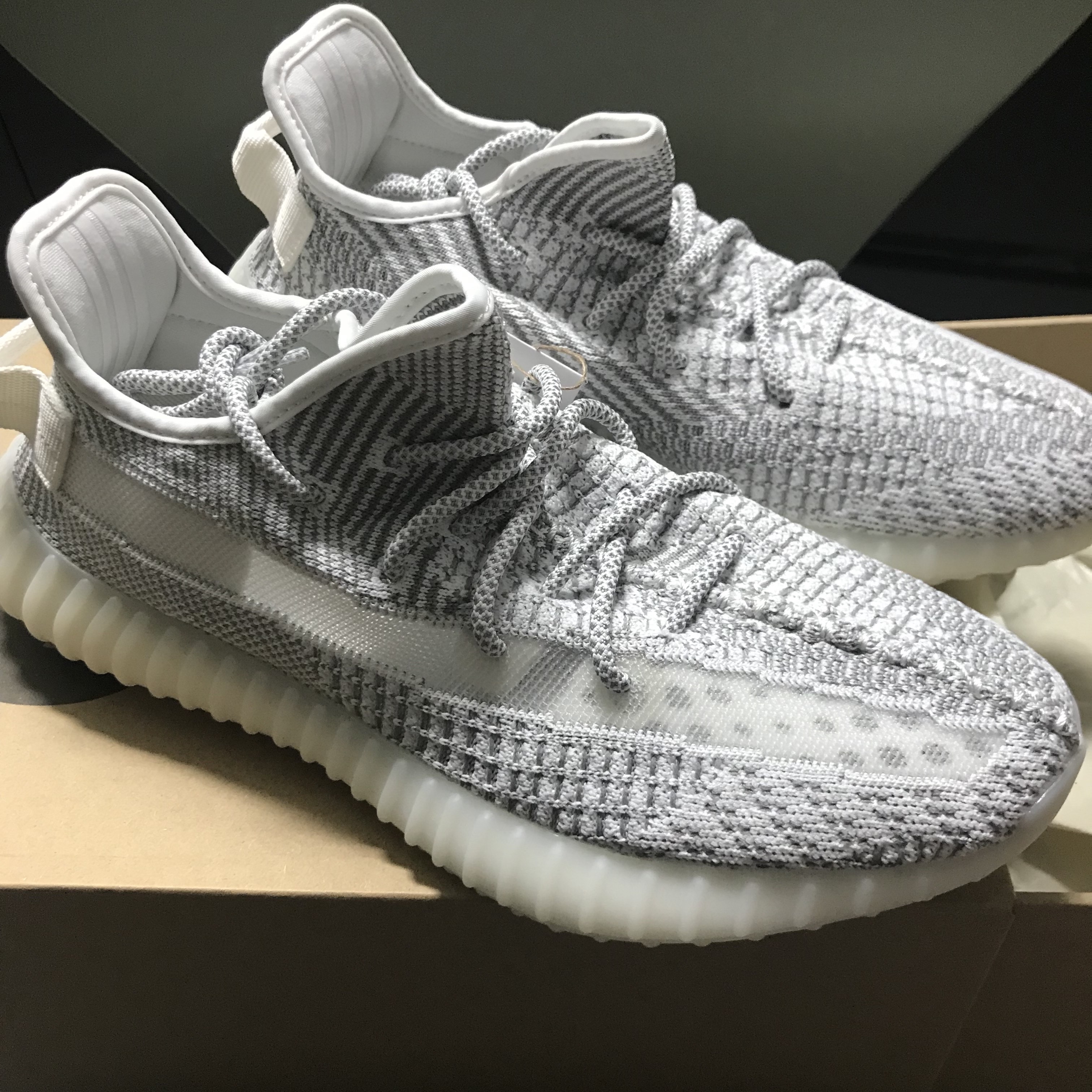 Adidas Yeezy Boost 350 V2 Static 2023 착용 스타일