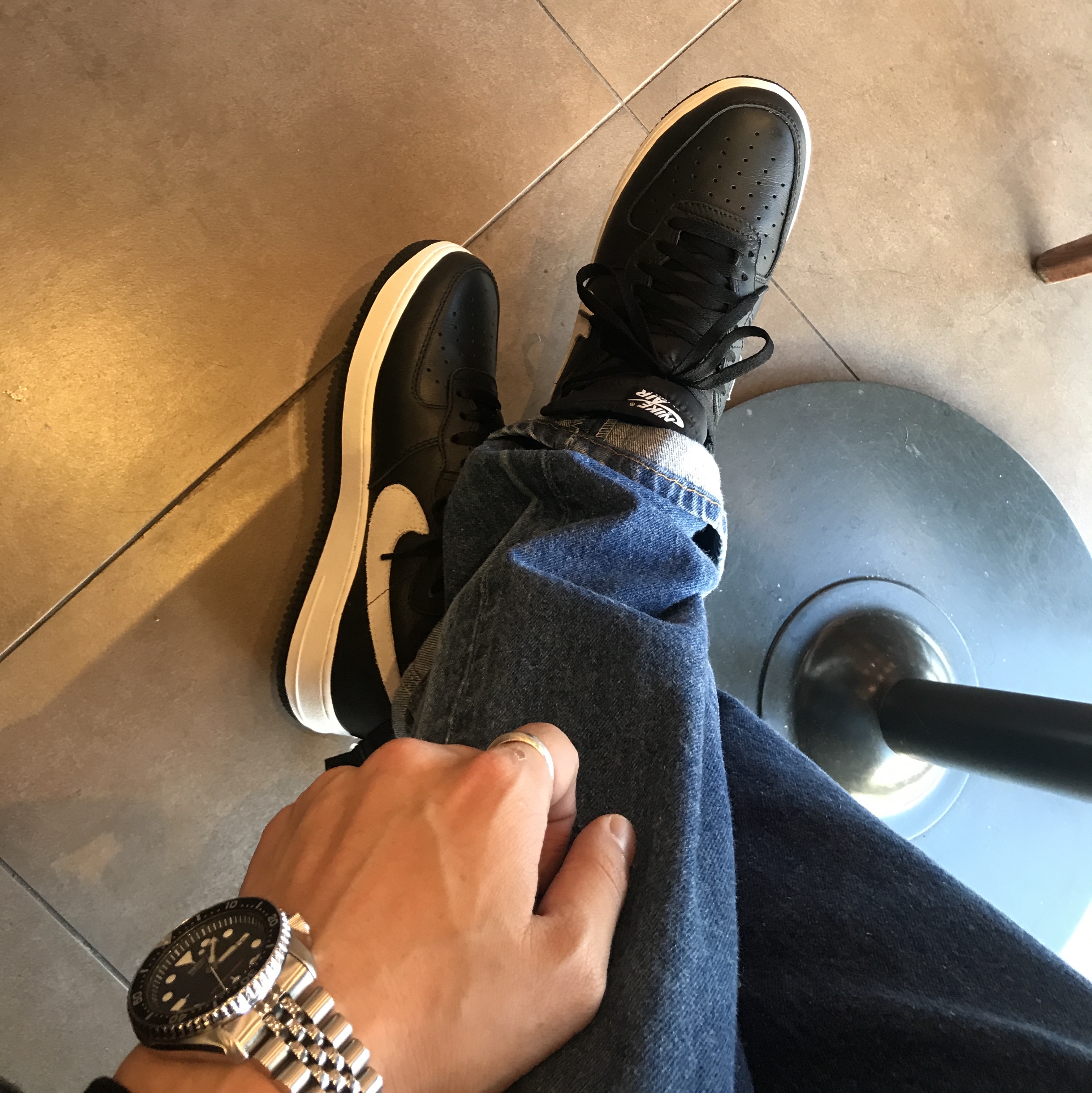Nike Air Force 1 High QS Black White 착용 스타일