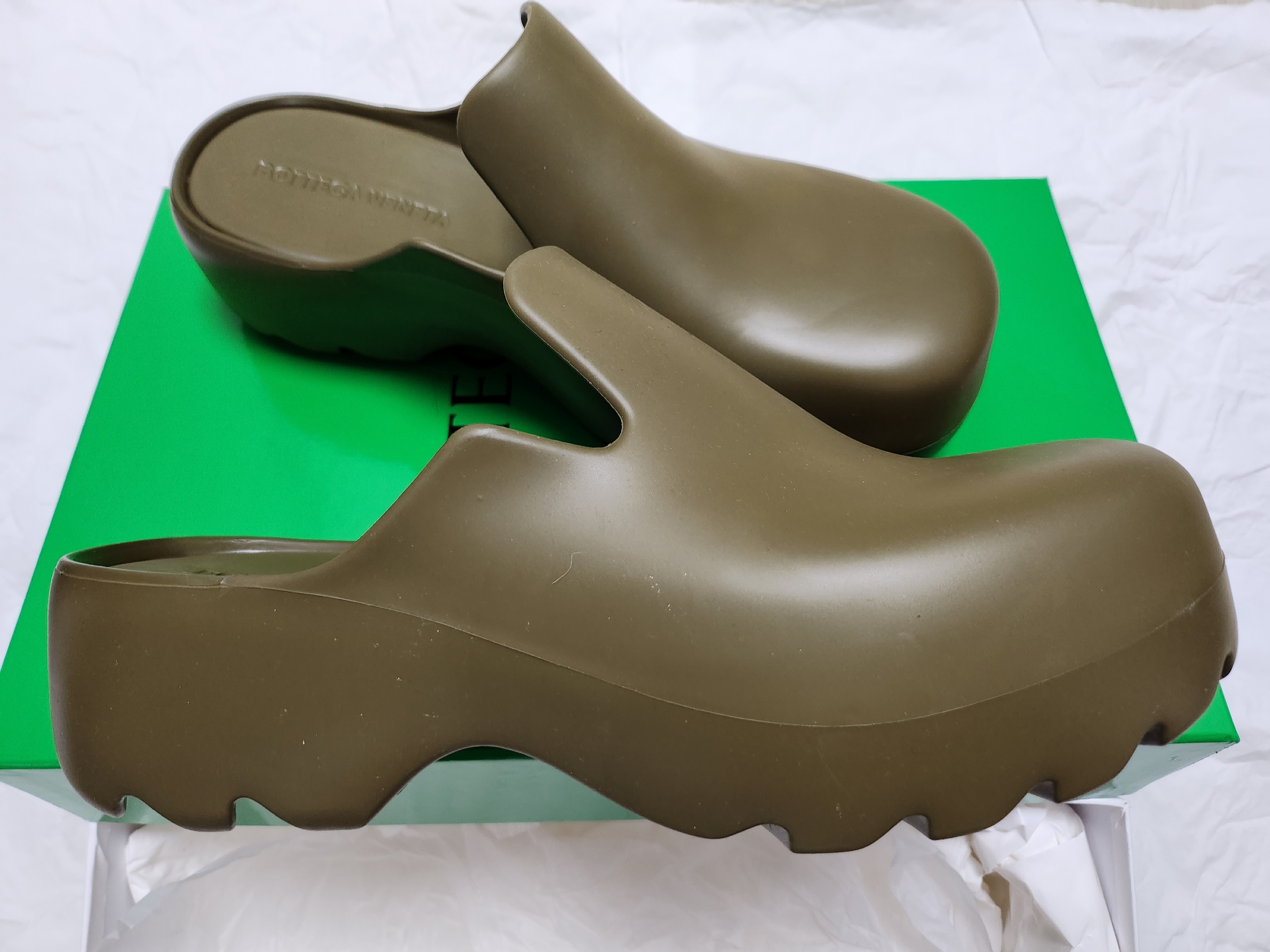 Bottega Veneta Rubber Flash Clog Liana 착용 스타일 - 5