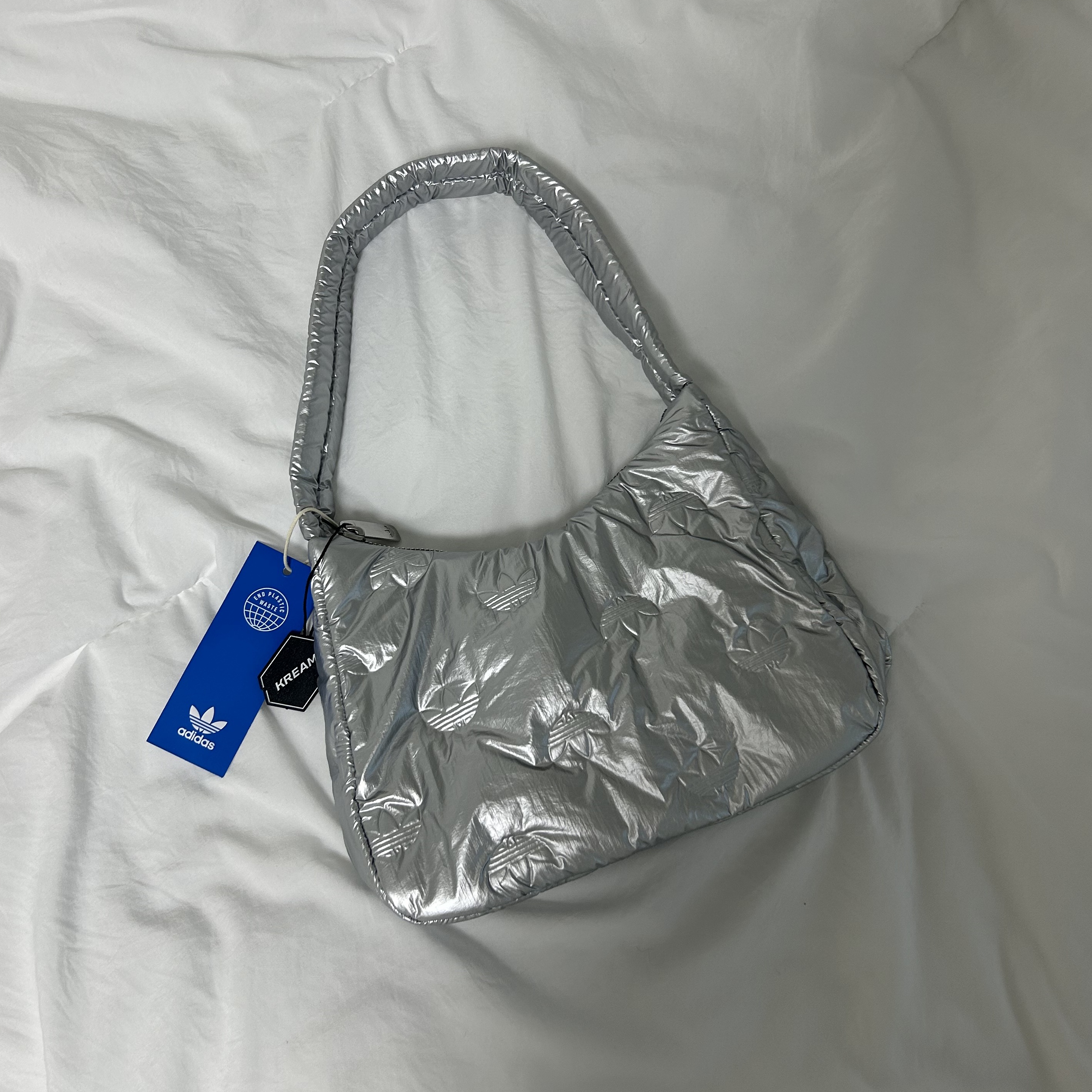 Adidas Puffy Satin Mini Shoulder Bag Silver Metallic 착용 스타일