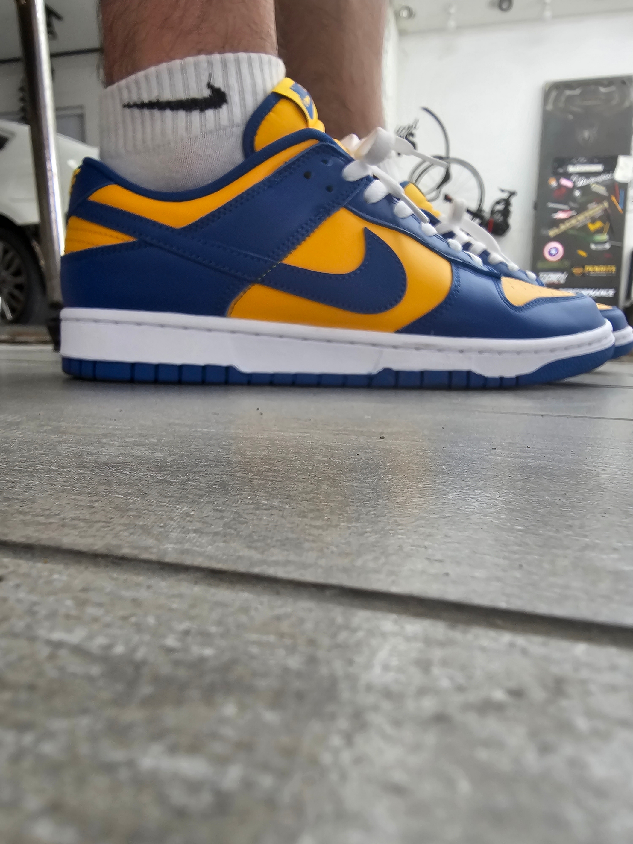 Nike Dunk Low Retro Blue Jay and University Gold 착용 스타일