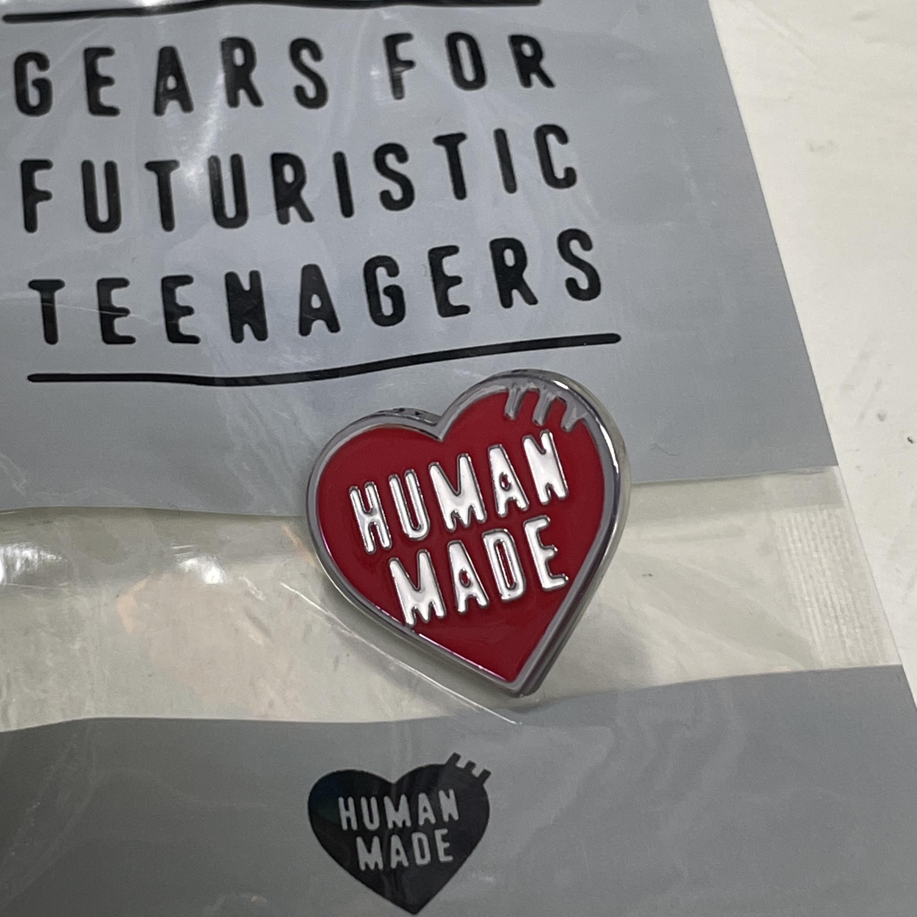 Human Made Heart Pin Red 착용 스타일 - 1