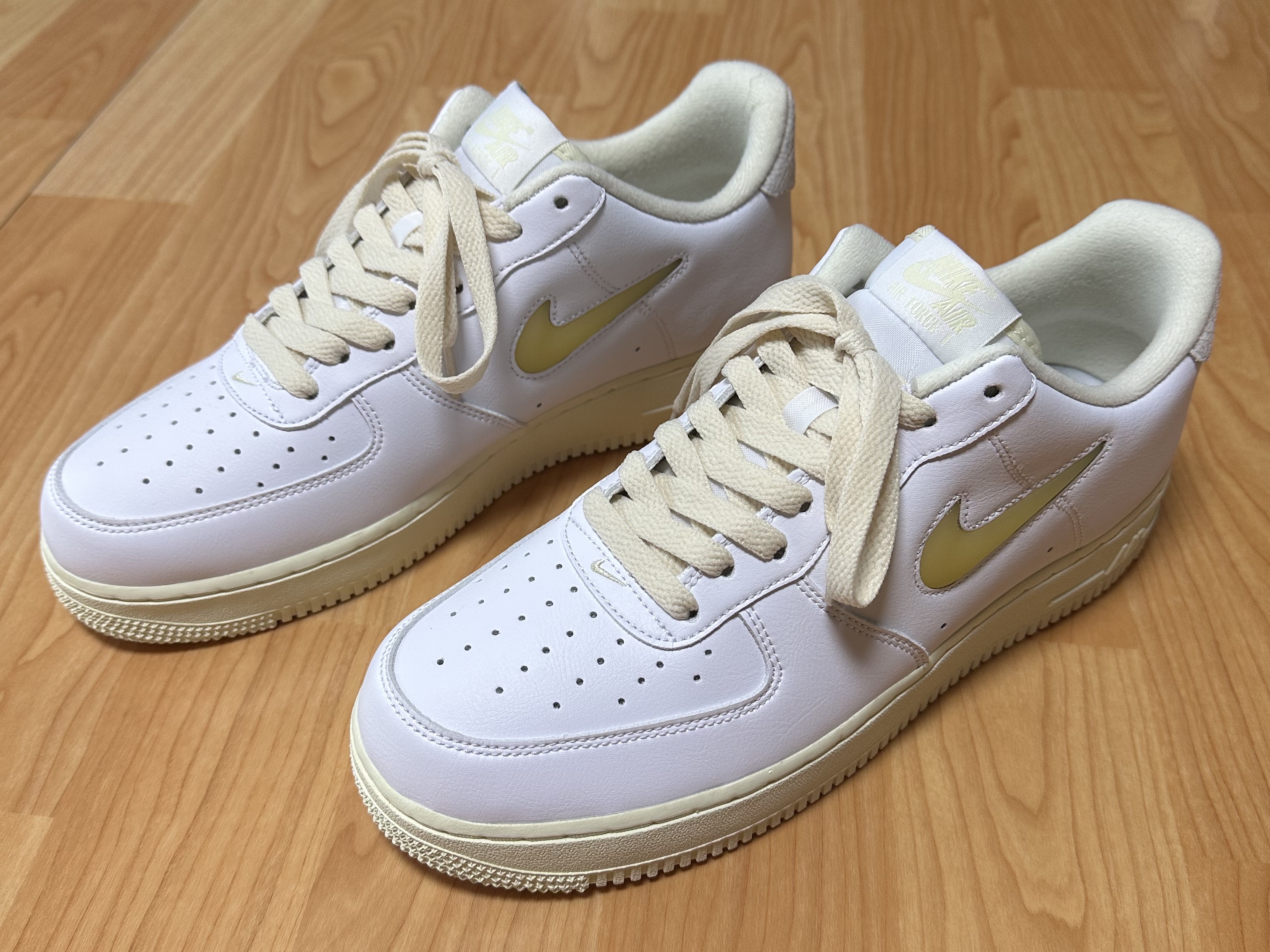 Nike Air Force 1 '07 LX Pale Vanilla 착용 스타일