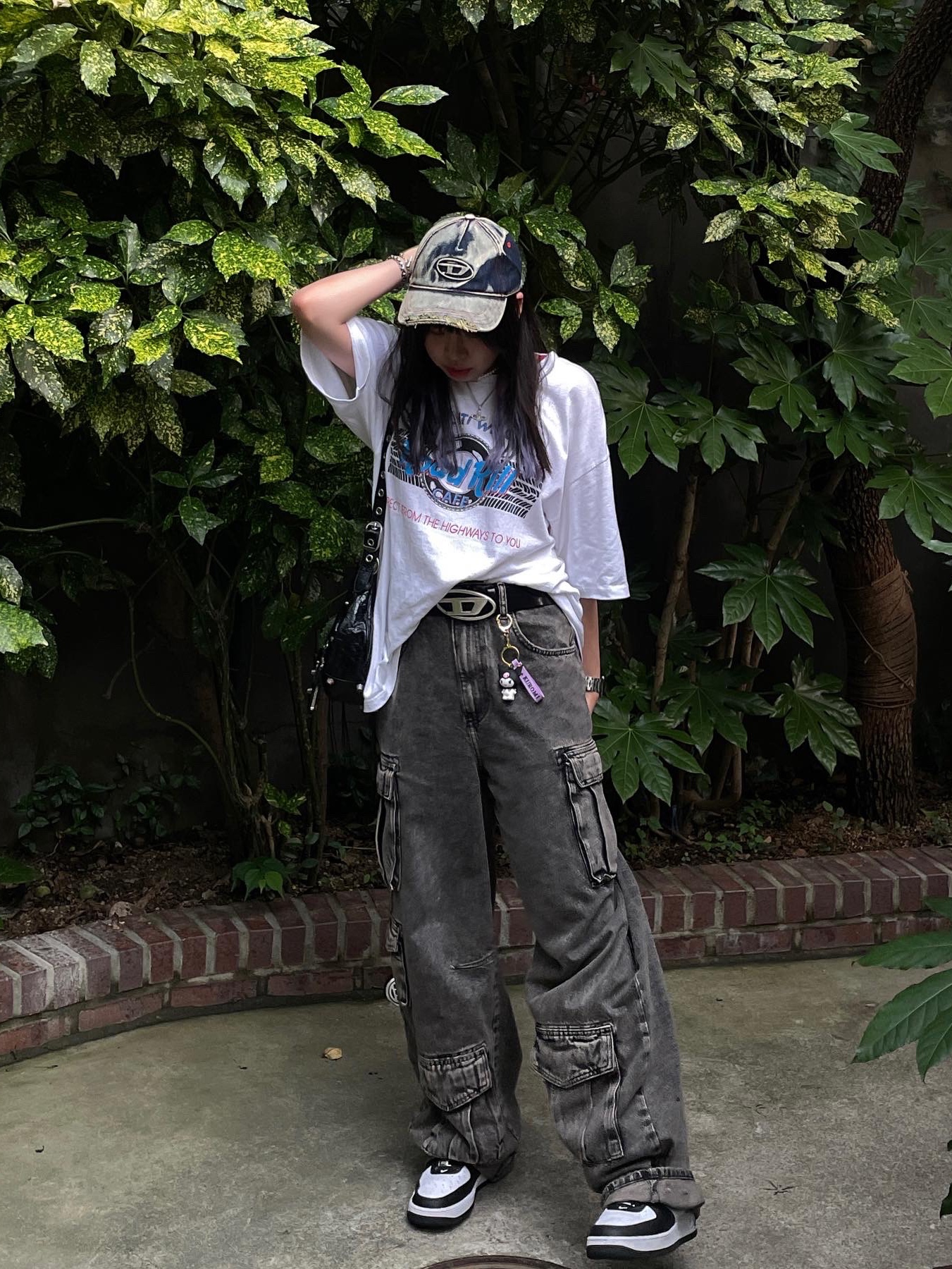 Zara Utility Cargo Jeans Black, Diesel C-Seymon Treated Denim Baseball Cap Blue White 착용 스타일