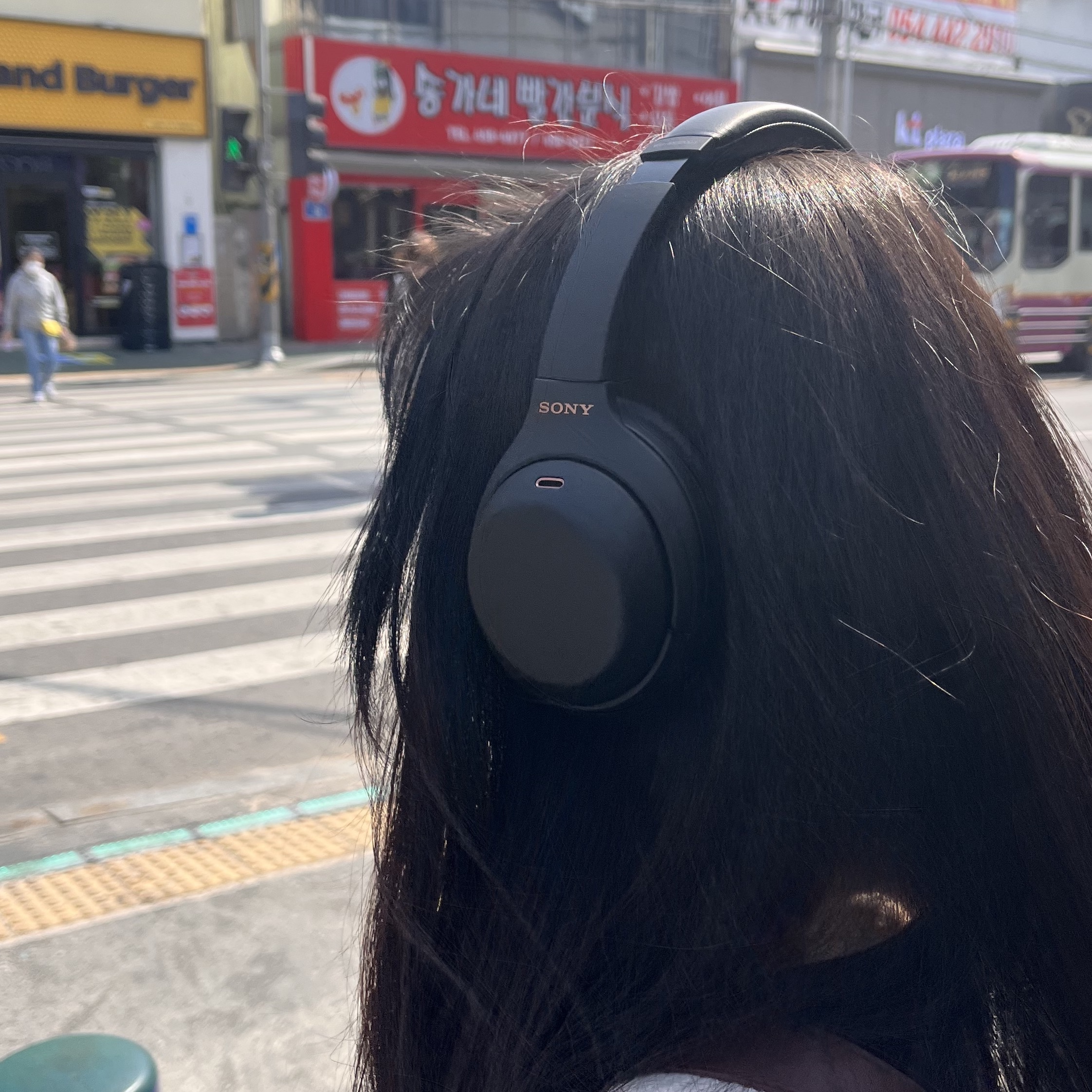 Sony WH-1000XM4 Black (Korean Ver.) 착용 스타일