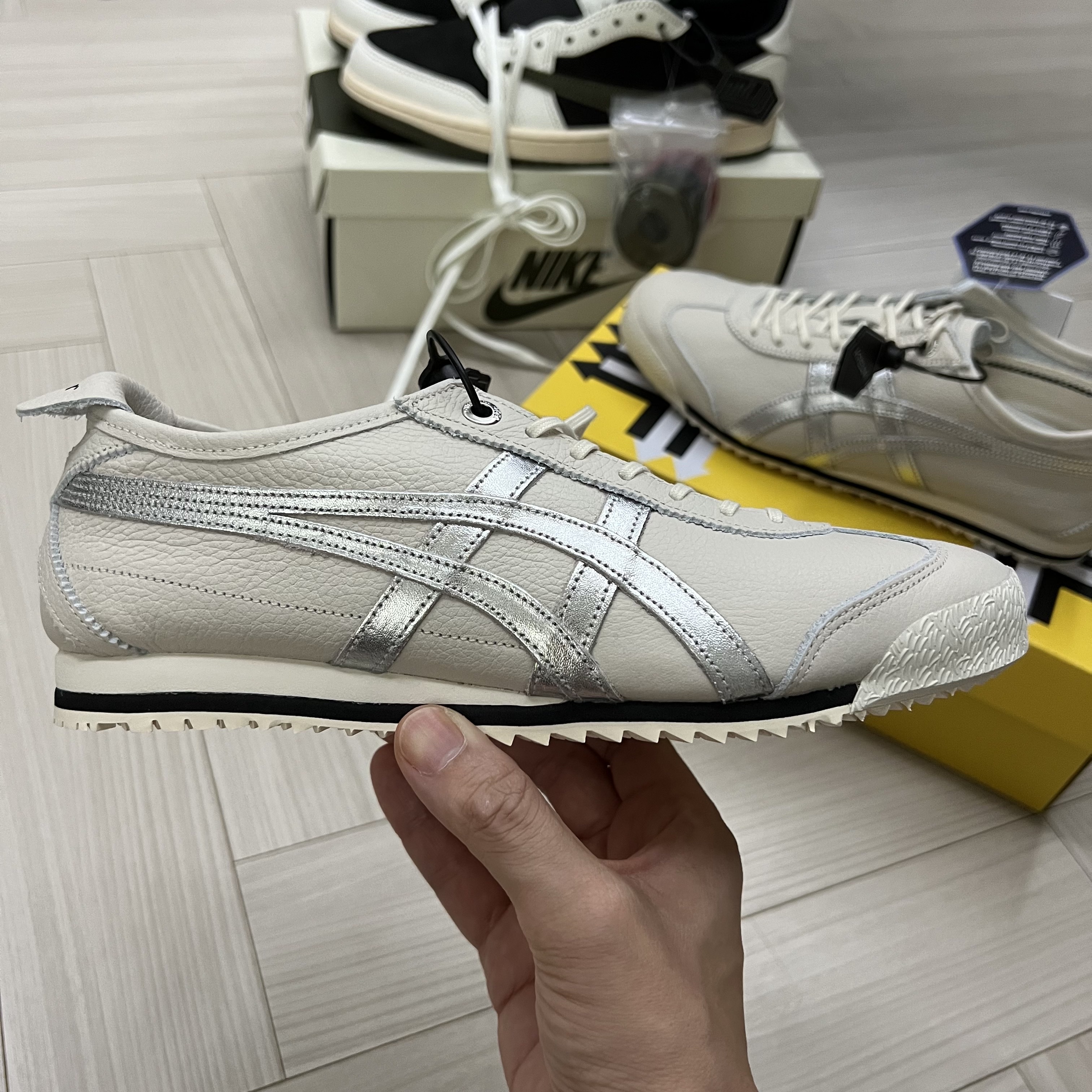 Onitsuka Tiger Mexico 66 SD Birch Silver 착용 스타일 - 2