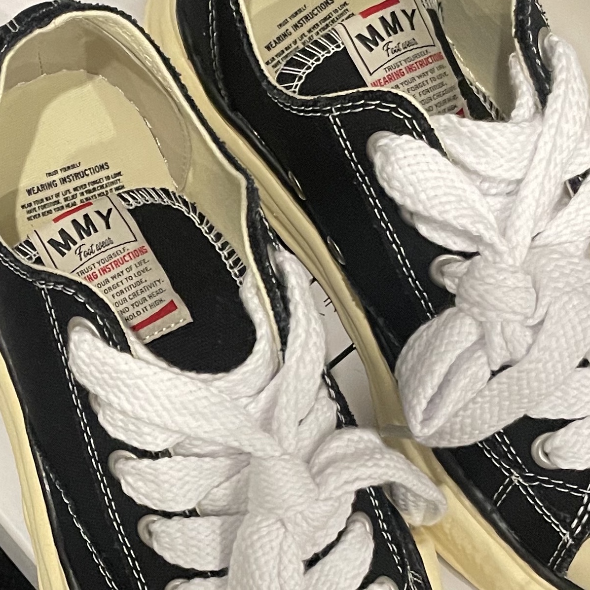Maison Mihara Yasuhiro Peterson VL OG Sole Canvas Low-top Sneakers Black 착용 스타일