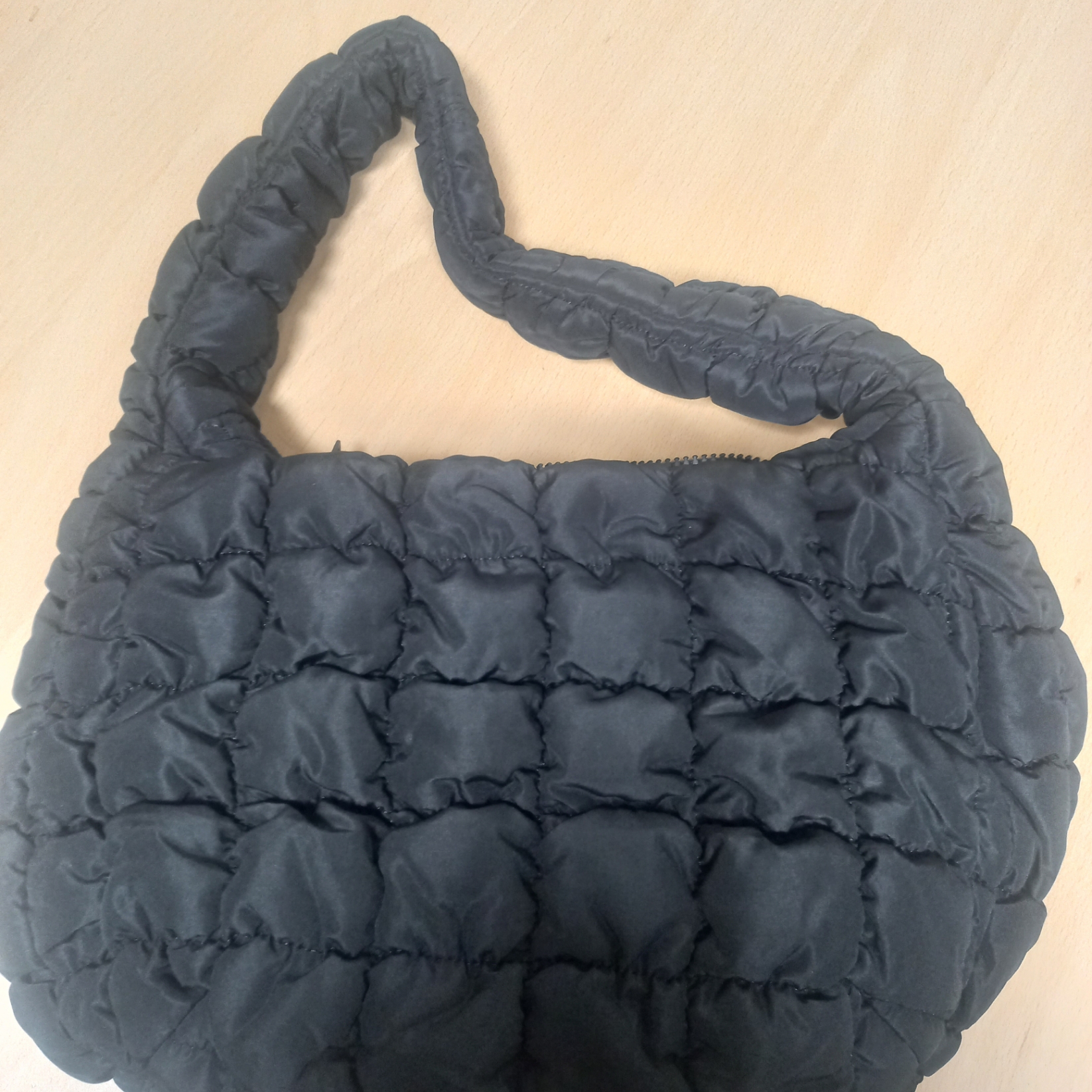 COS Quilted Mini Bag Black 착용 스타일