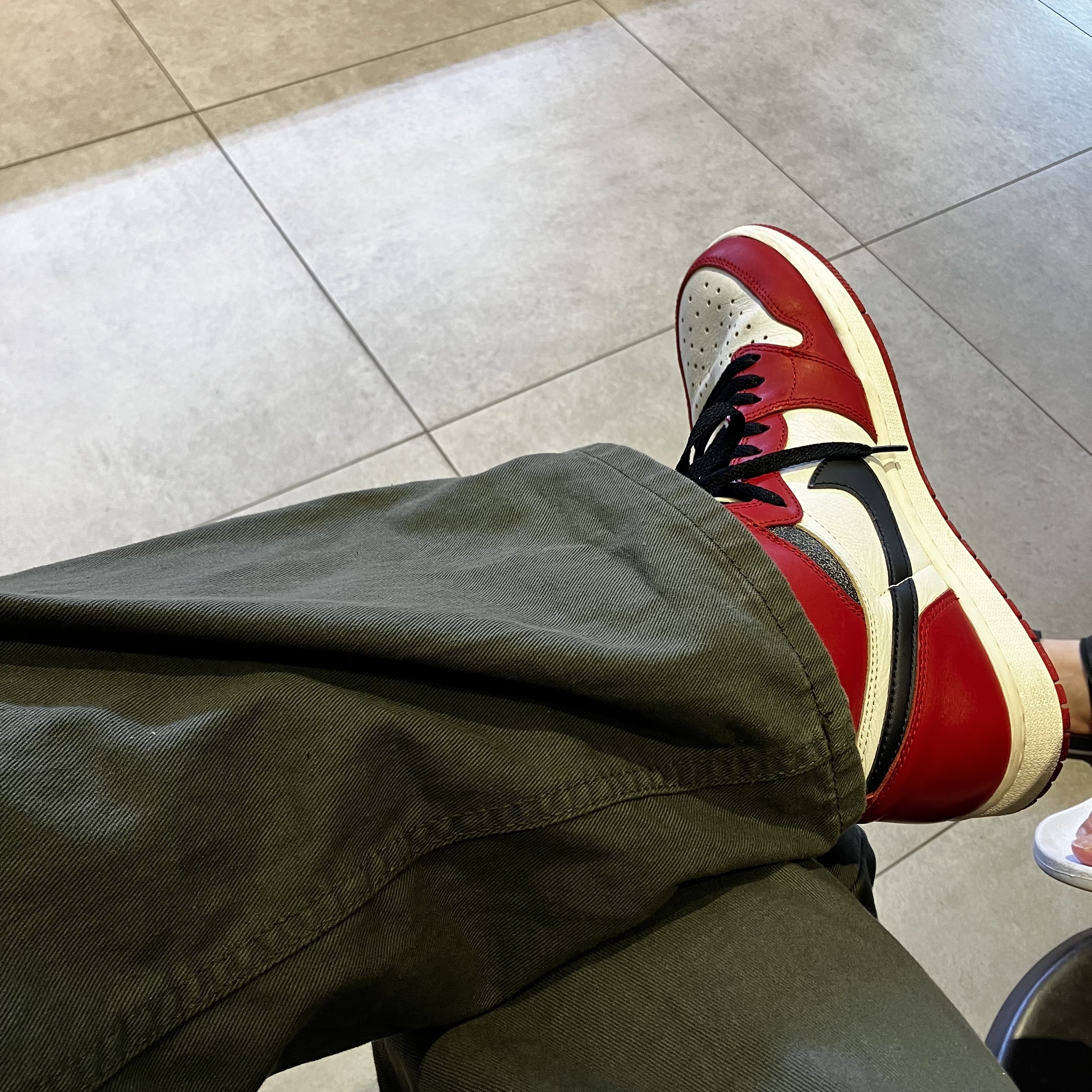 Jordan 1 Retro High OG Chicago 2022, Porter Tanker Shoulder Bag S Black 착용 스타일 - 1