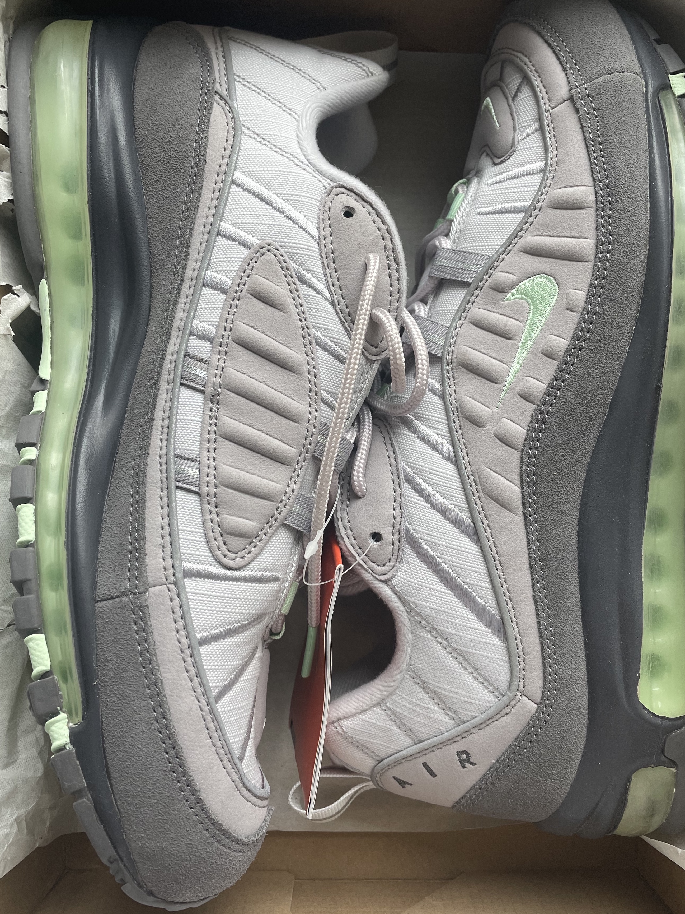 Nike Air Max 98 Vast Grey Mint 착용 스타일