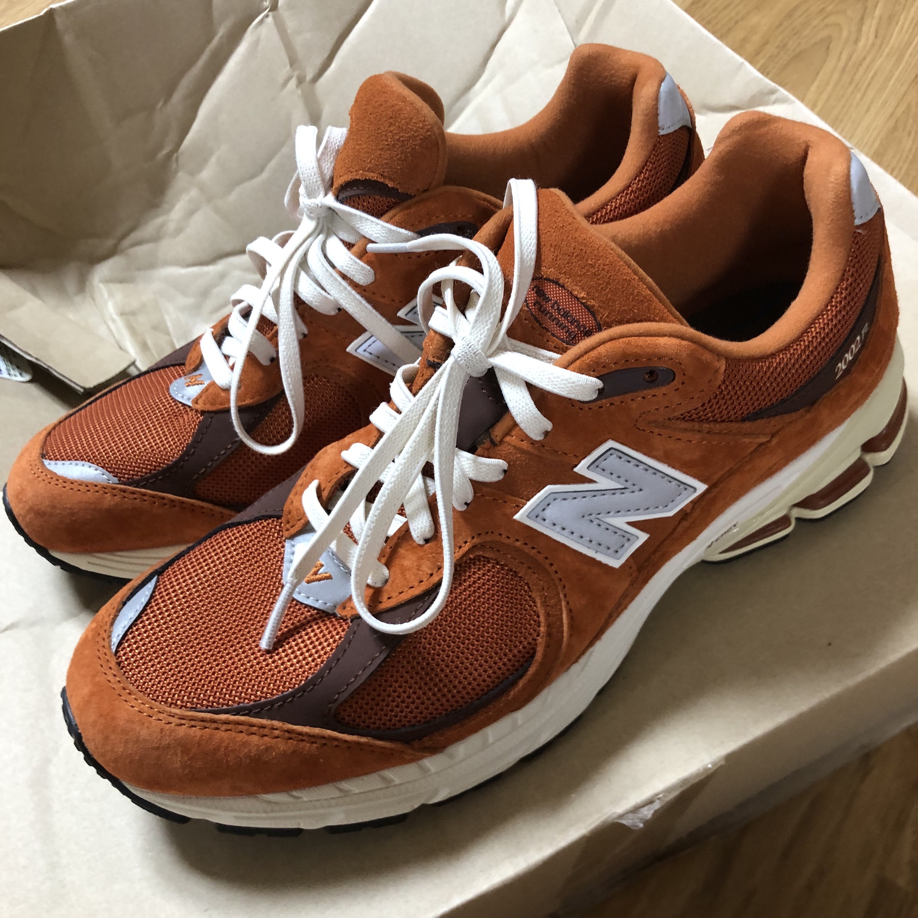 New Balance 2002R Rust Oxide 착용 스타일