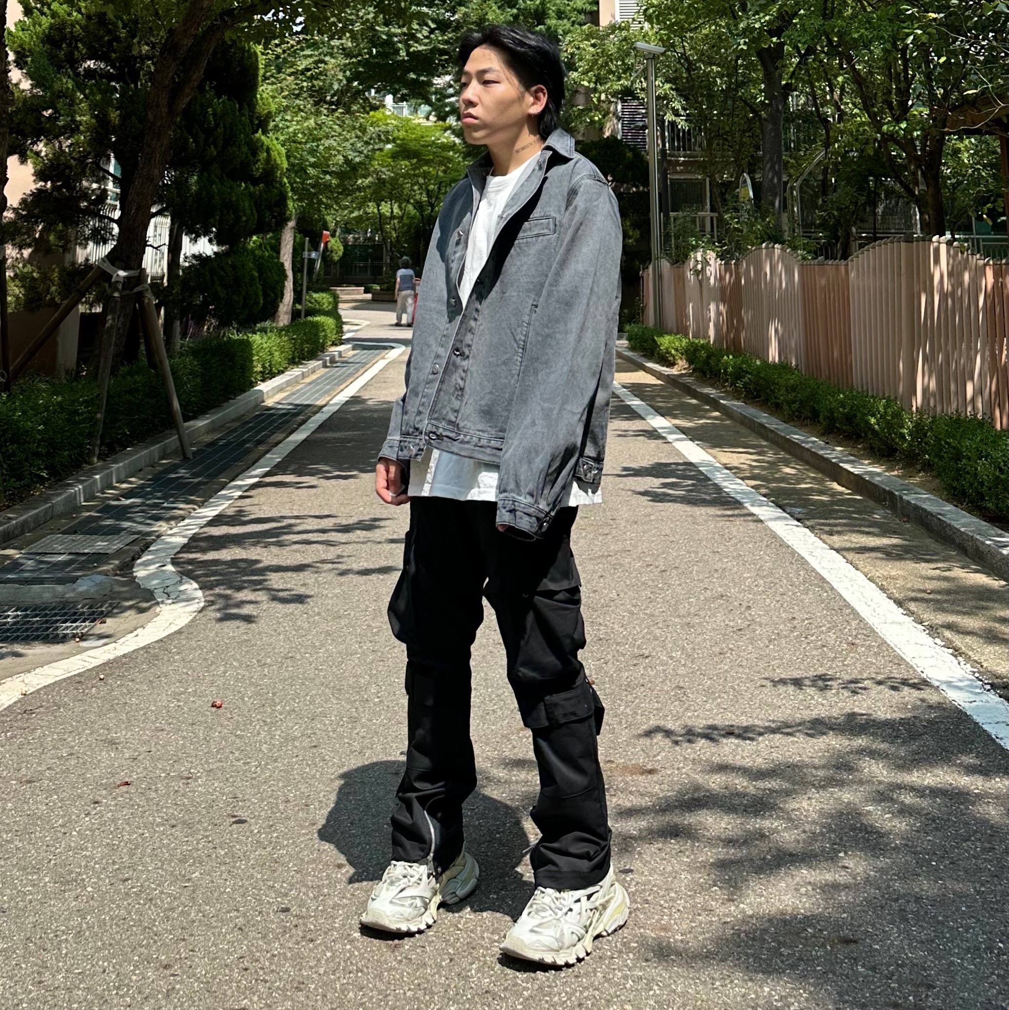 Balenciaga Track.2 Sneakers White Grey 착용 스타일 - 3