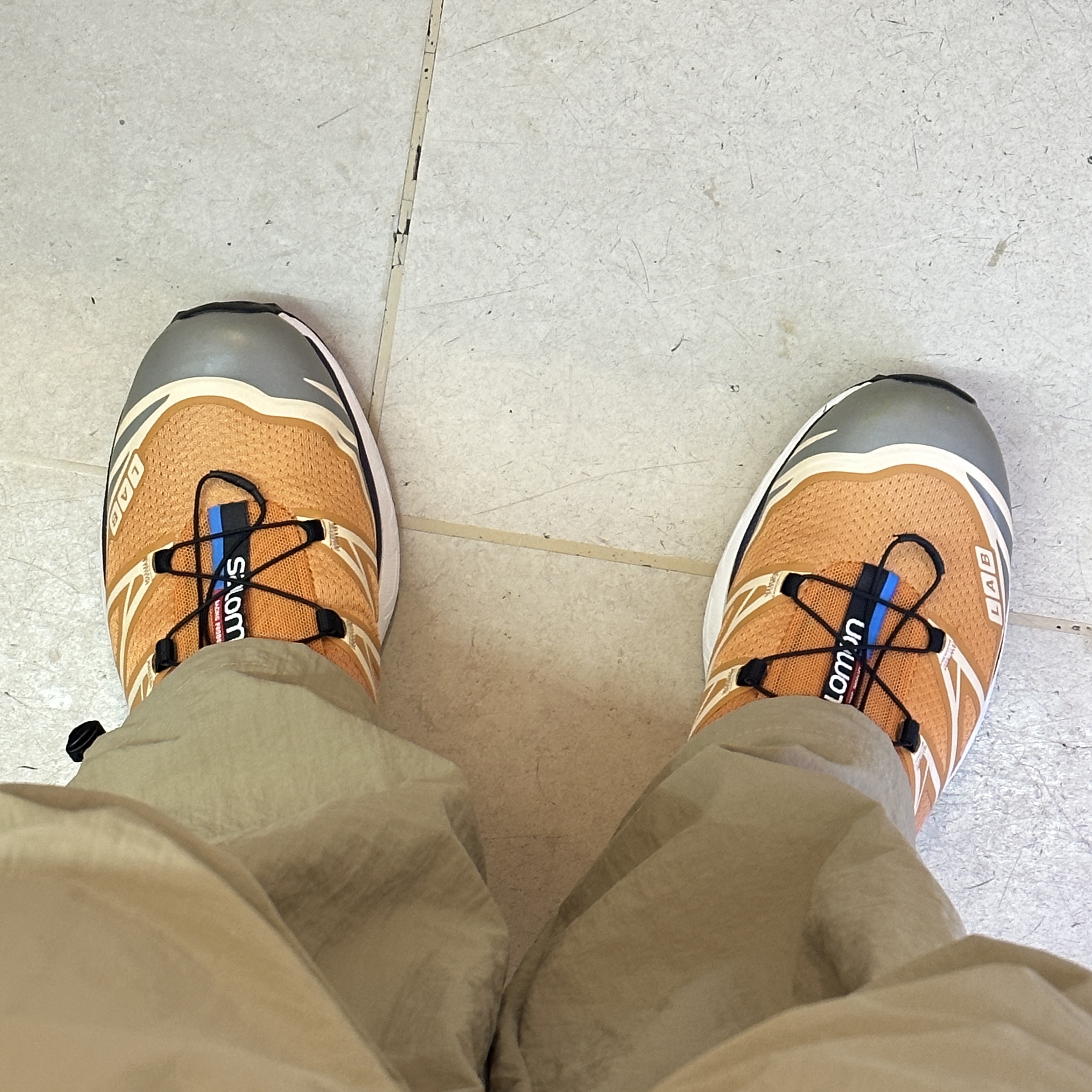 Salomon XT-6 Apricot Buff 착용 스타일