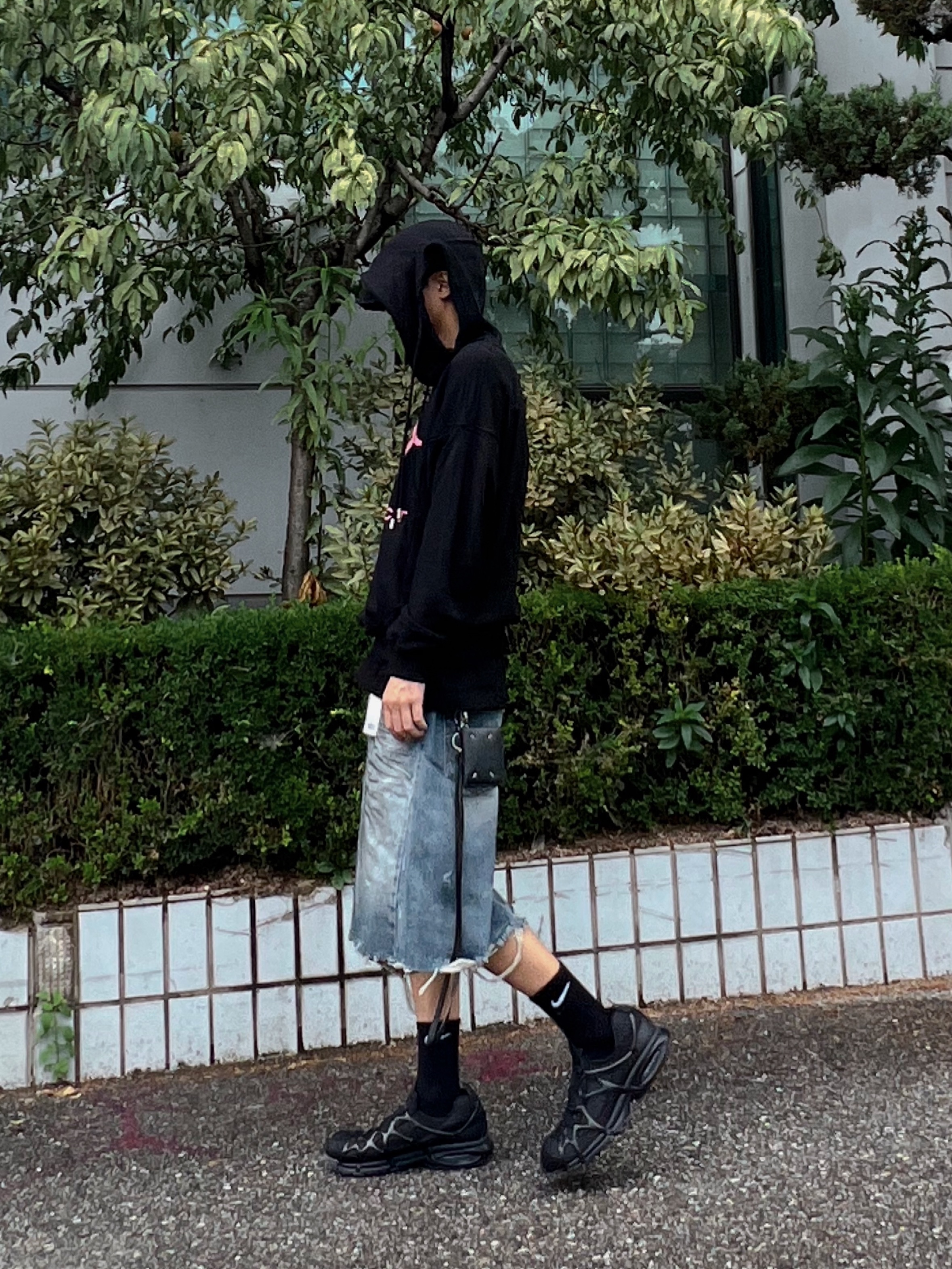 Project G/R Reworked Bermuda Shorts Blue, Nike Air Kukini Triple Black 착용 스타일 - 1