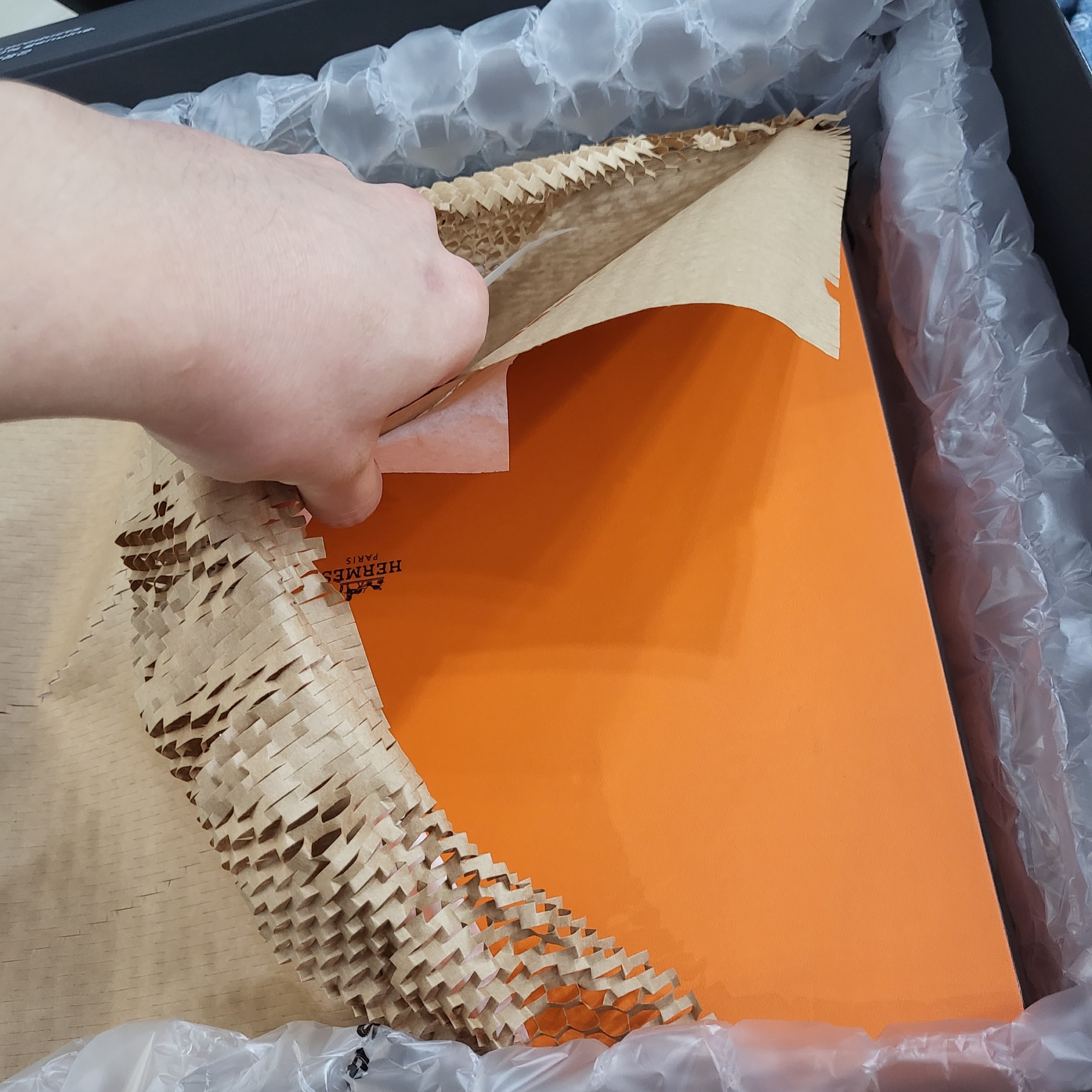 Hermes Herbag Zip 31 Bag Military Canvas Hunter Cowhide & Palladium Noir 착용 스타일