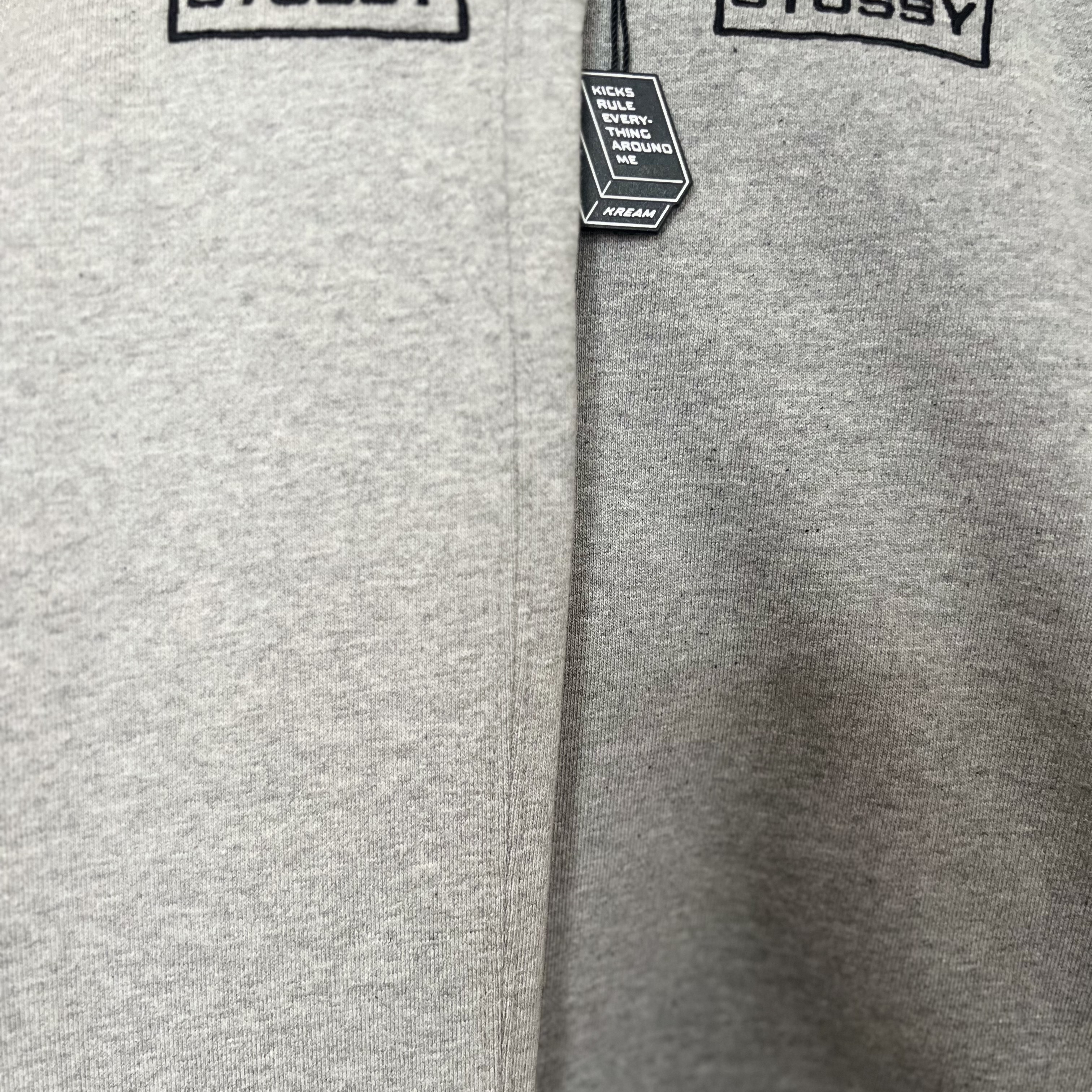 Nike x Stussy NRG Fleece Crewneck Dark Grey Heather (DO9337-063), Nike x Stussy NRG Fleece Pants Dark Grey Heather (DO9340-063) 착용 스타일
