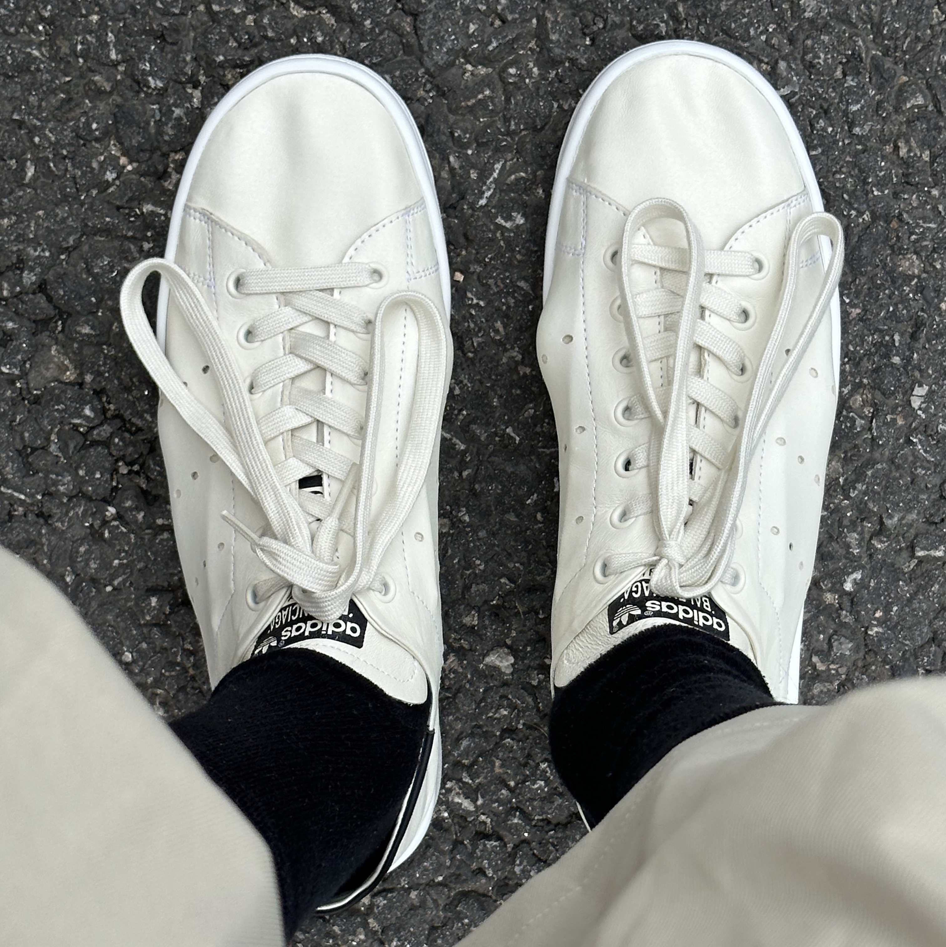 Balenciaga x Adidas Stan Smith Off White 착용 스타일 - 4