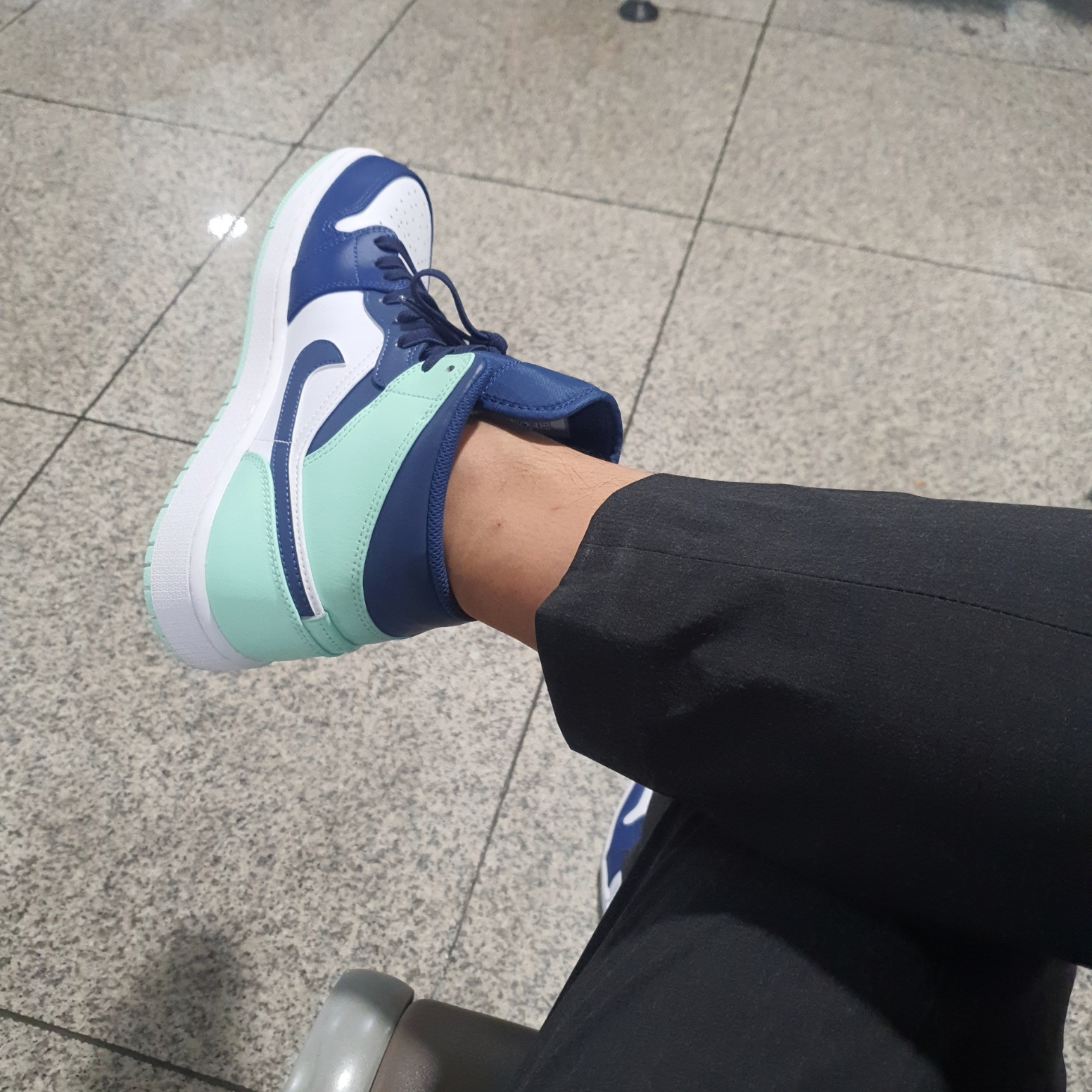 Jordan 1 Mid Blue Mint 착용 스타일