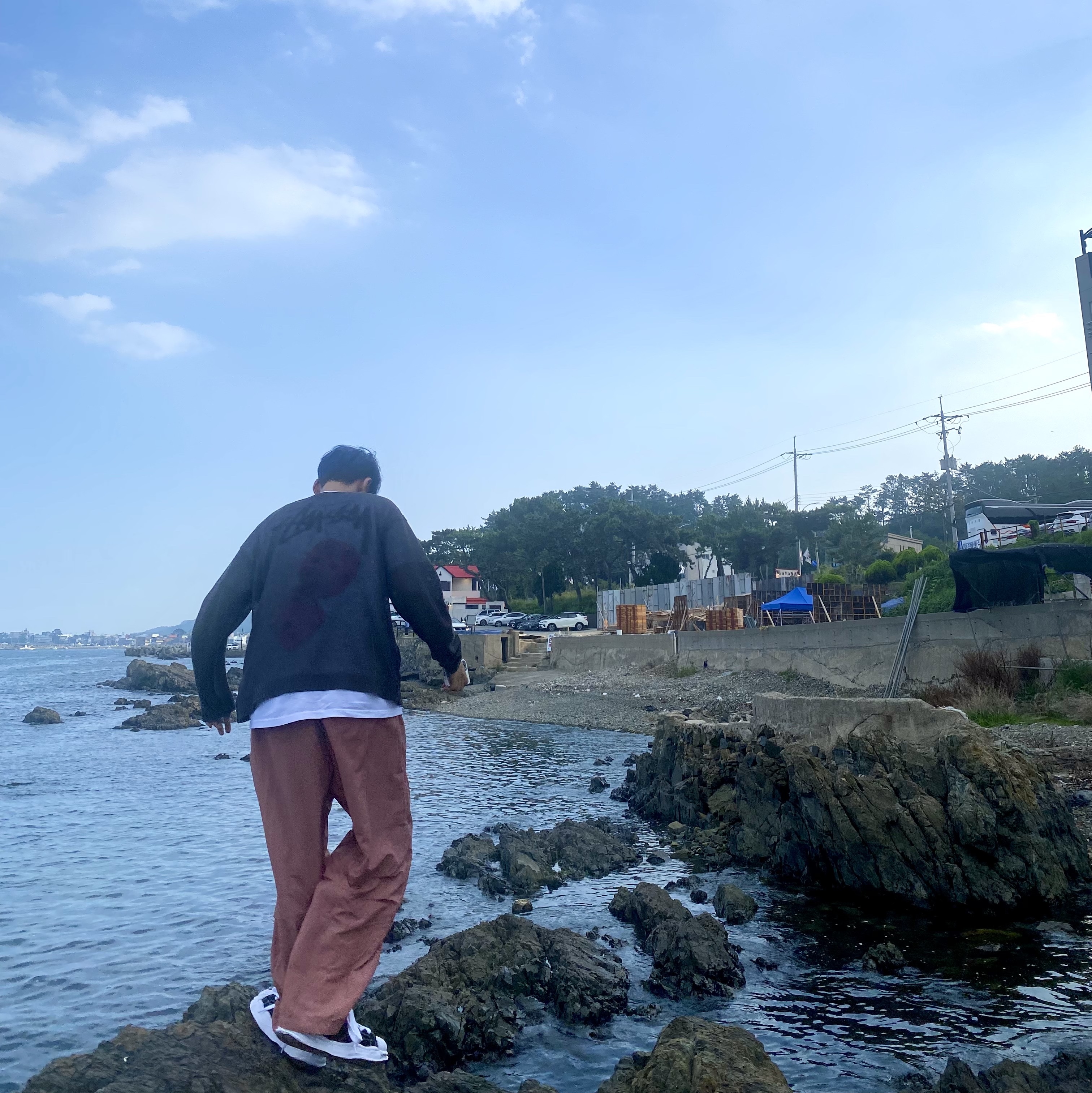 Maison Mihara Yasuhiro Blakey OG Sole Canvas Low-top Sneakers Black White, Stussy Fuzzy Dice T-Shirt White 착용 스타일