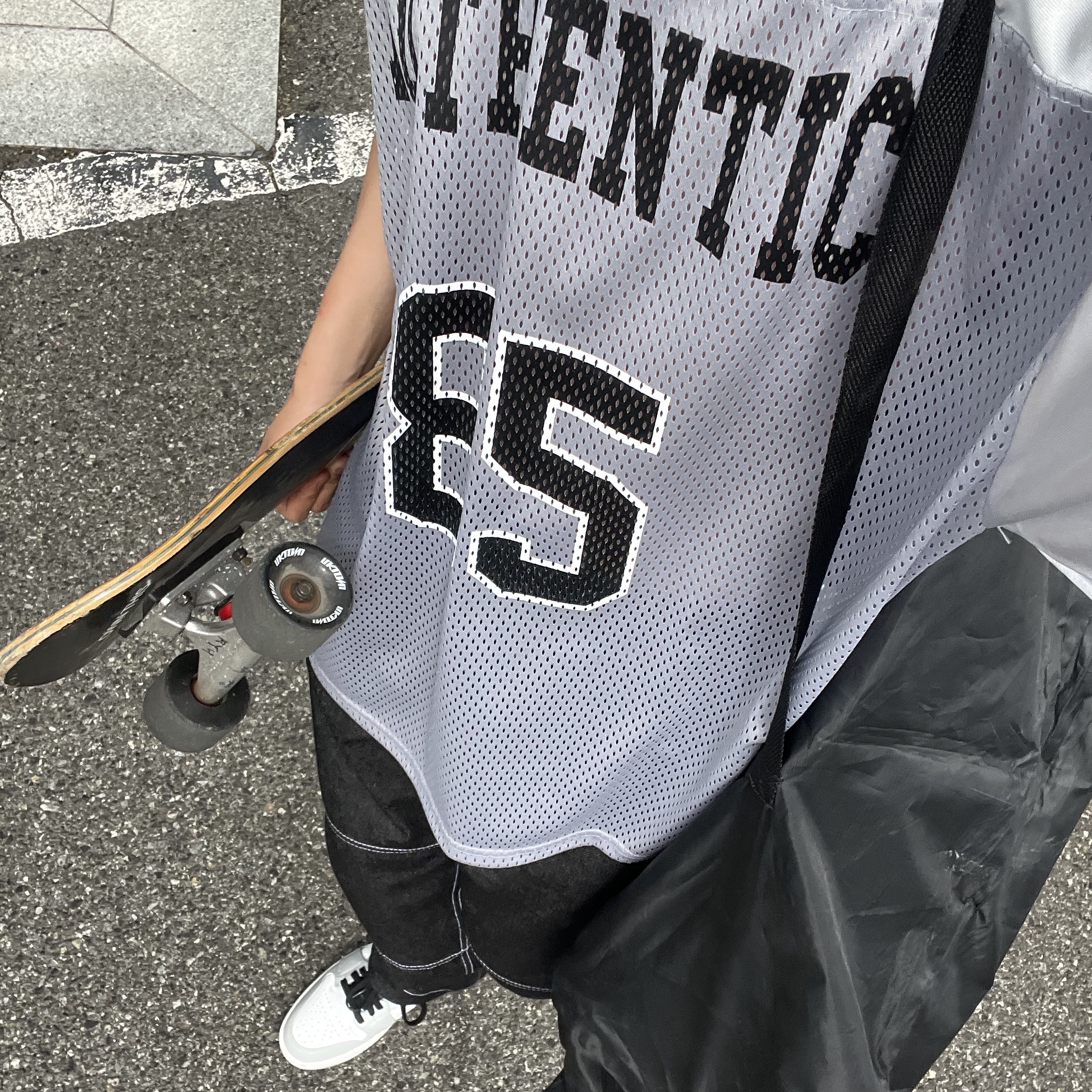 Nike x Stussy NRG Cuffed Beanie Summit White, Jordan 1 Mid Light Smoke Grey Anthracite 착용 스타일 - 3