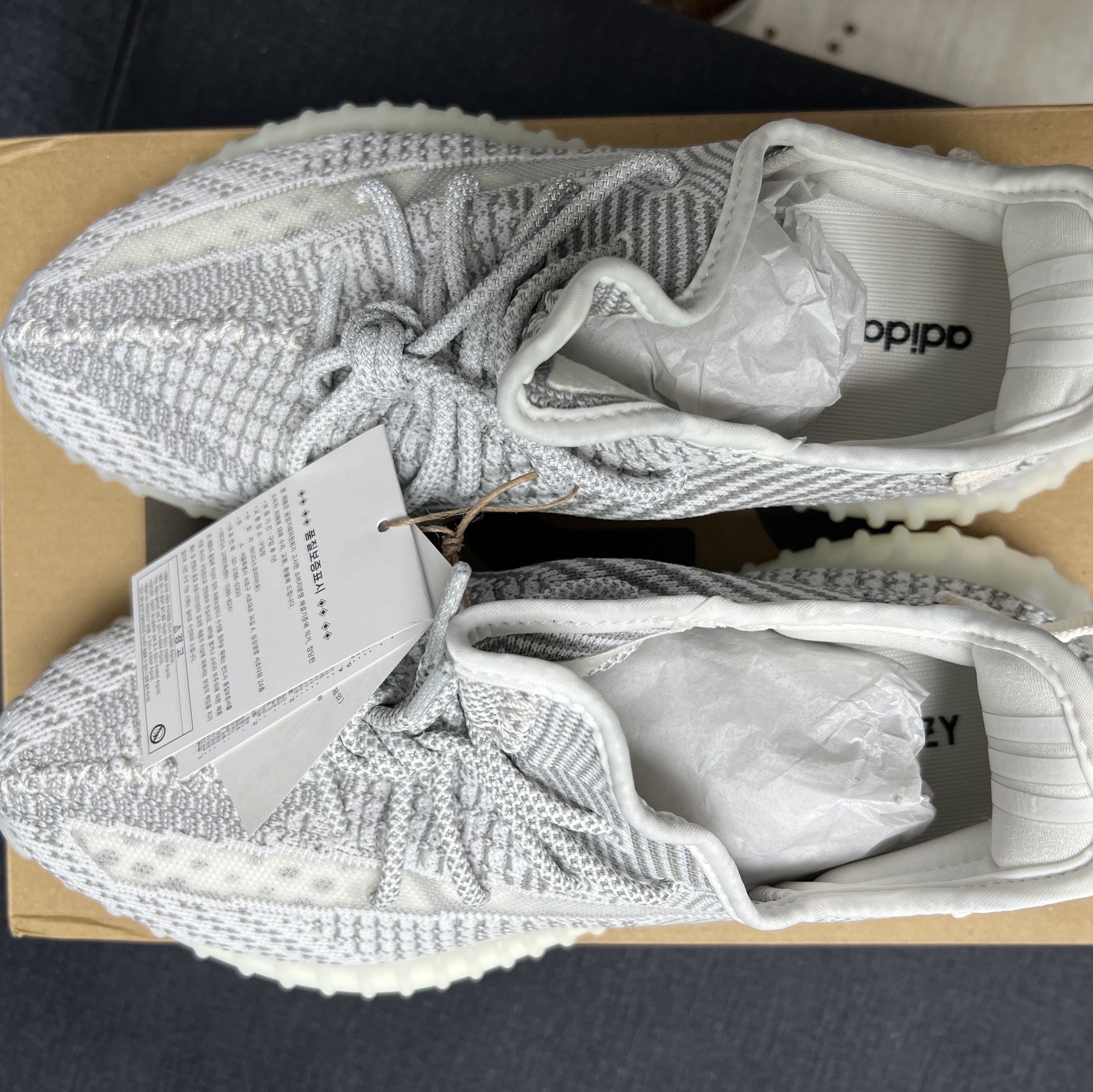 Adidas Yeezy Boost 350 V2 Static 2023 착용 스타일 - 1