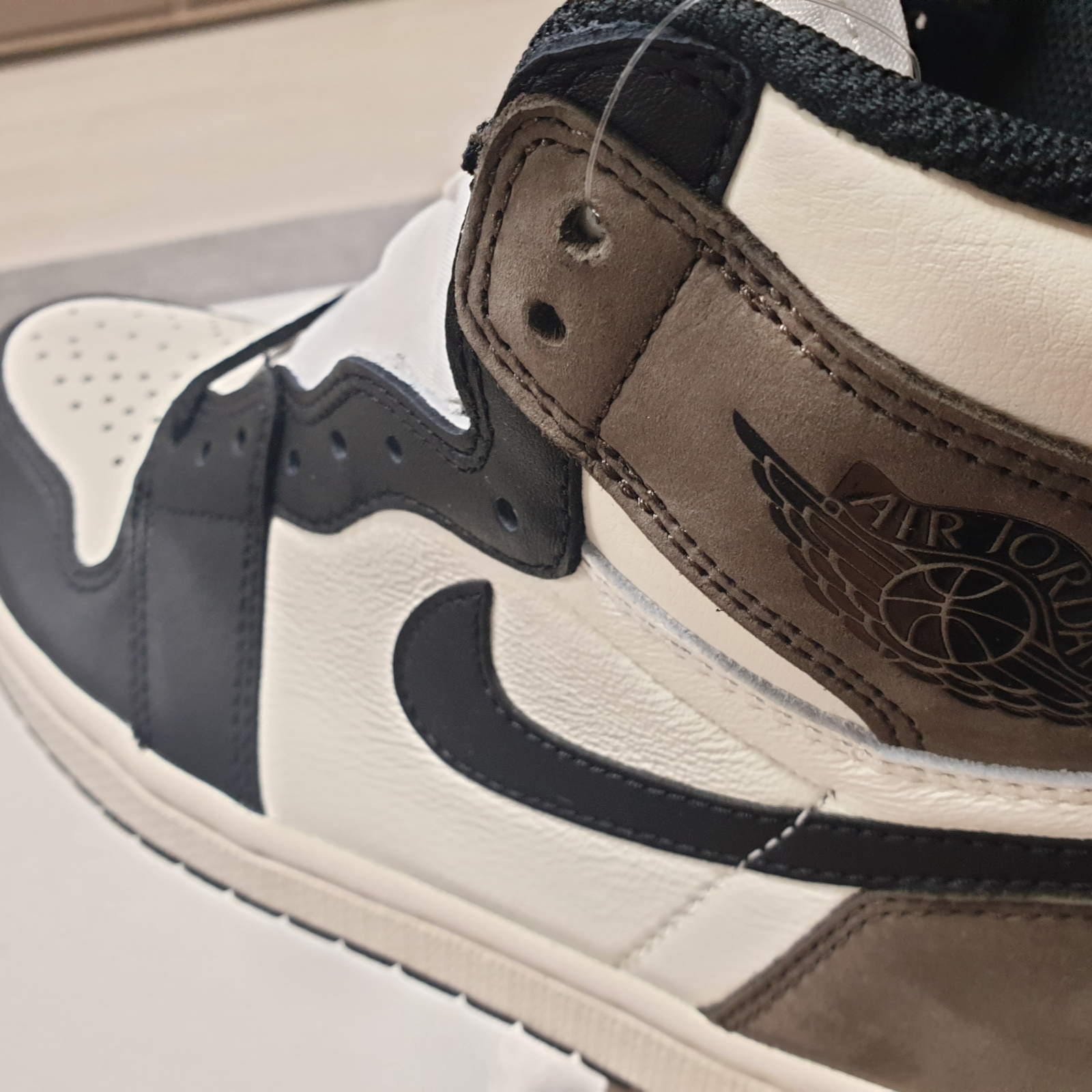 Jordan 1 Retro High OG Black Mocha 착용 스타일