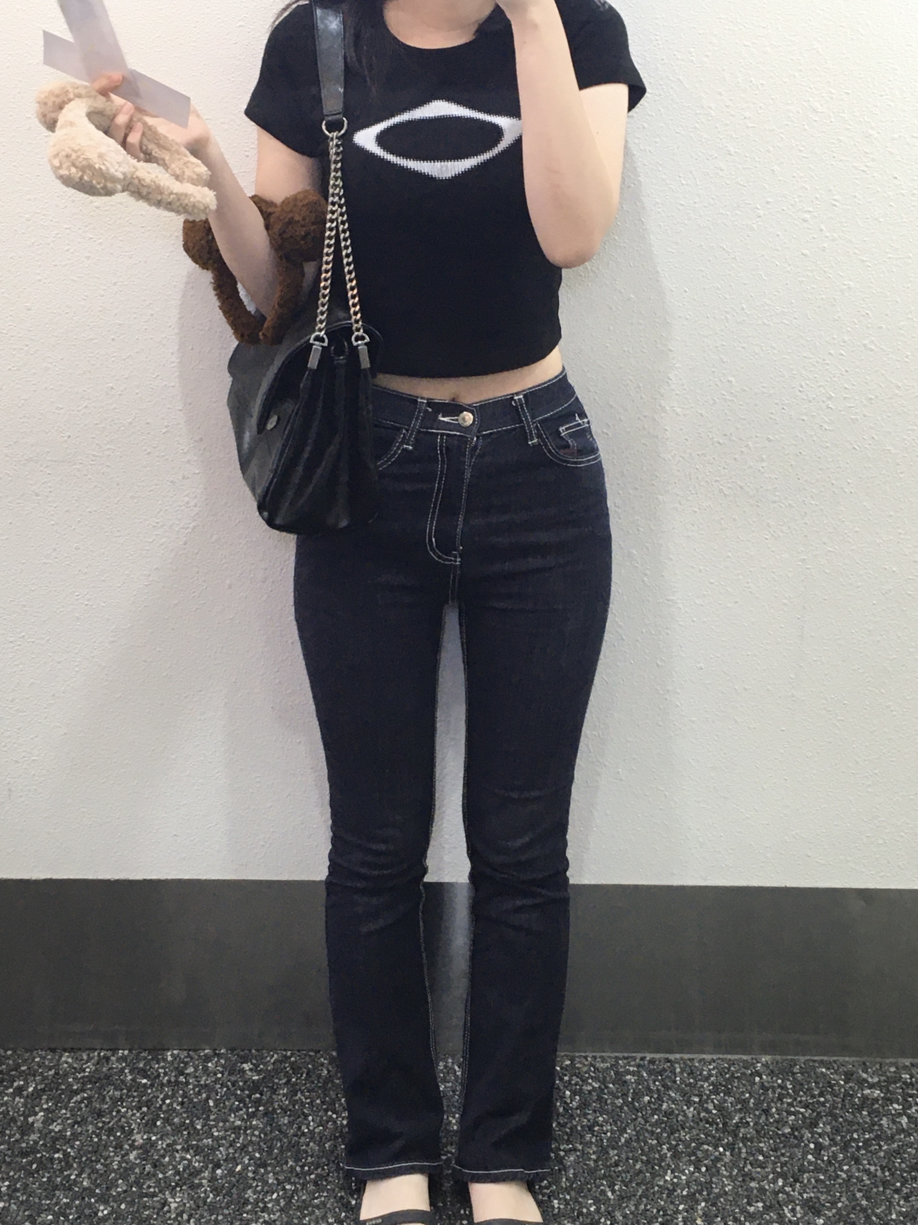 (W) Mischief Rhombus Blur T-Shirt Mini Black, Zara Rock Style Flap Shoulder Bag Black 착용 스타일
