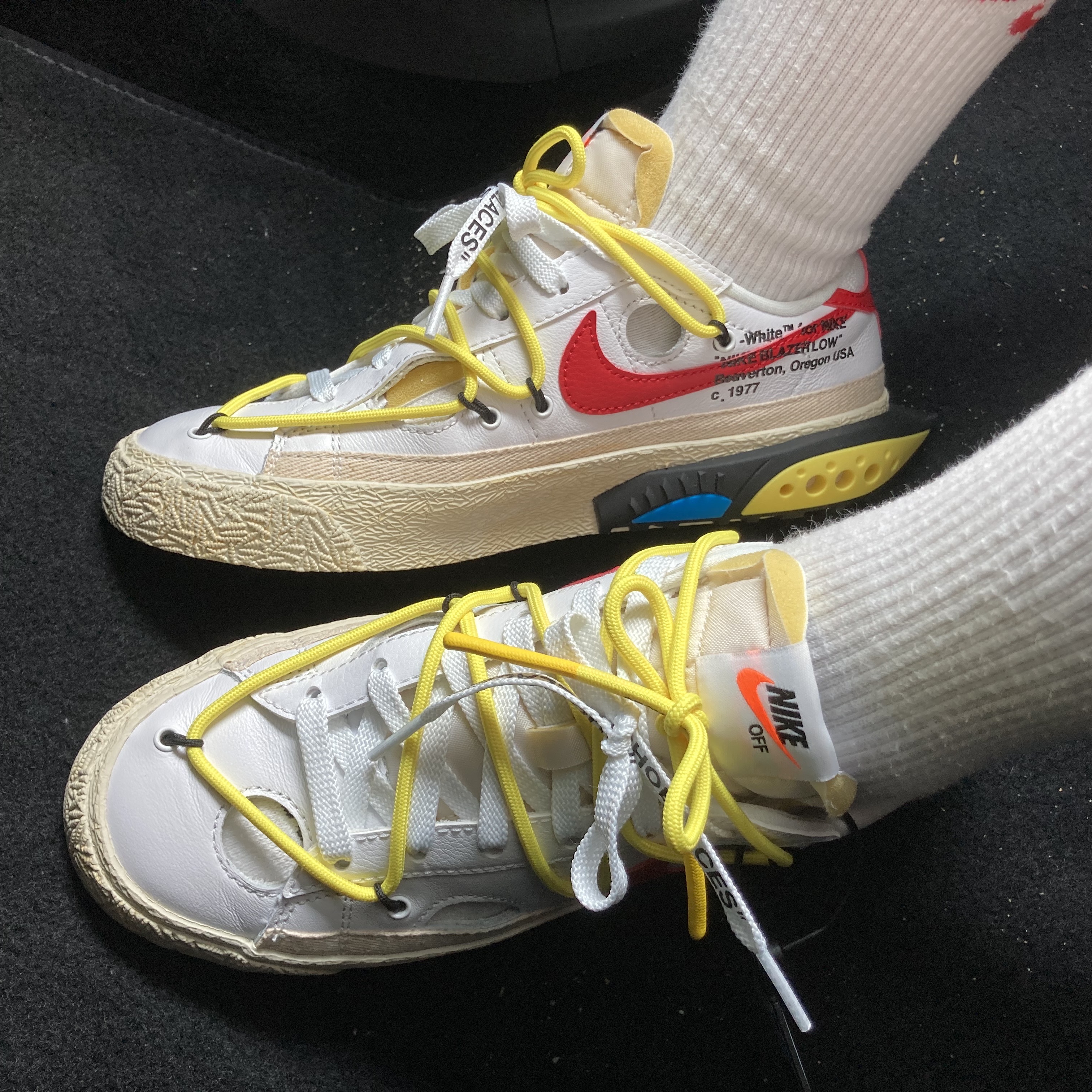 Nike x Off-White Blazer Low '77 White and University Red 착용 스타일