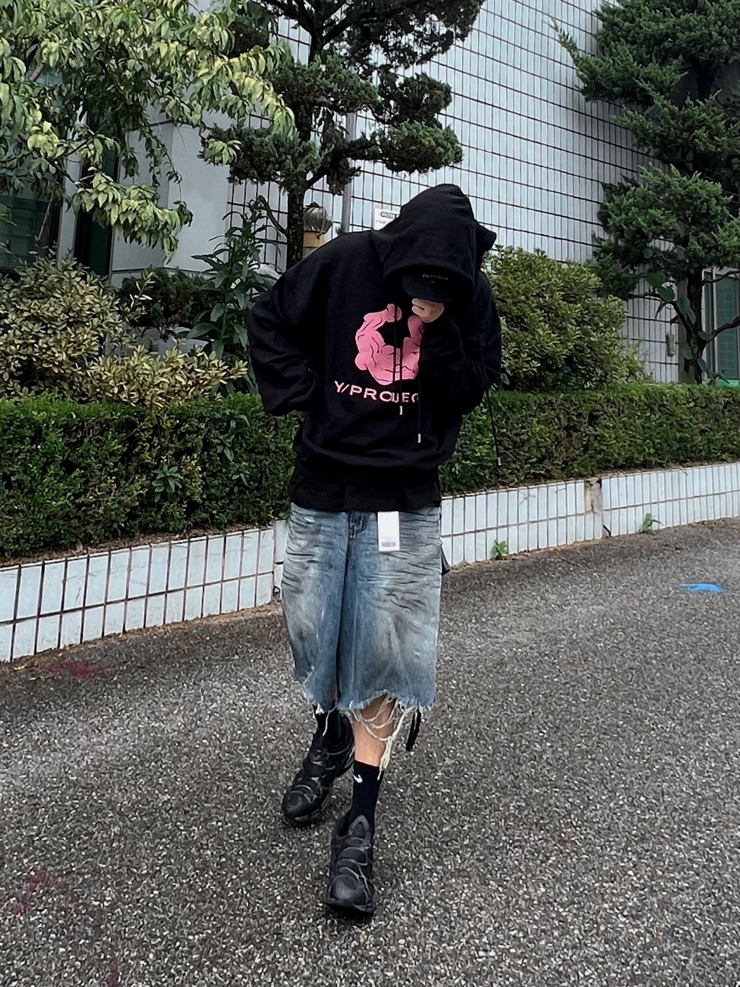 Project G/R Reworked Bermuda Shorts Blue, Nike Air Kukini Triple Black 착용 스타일 - 2