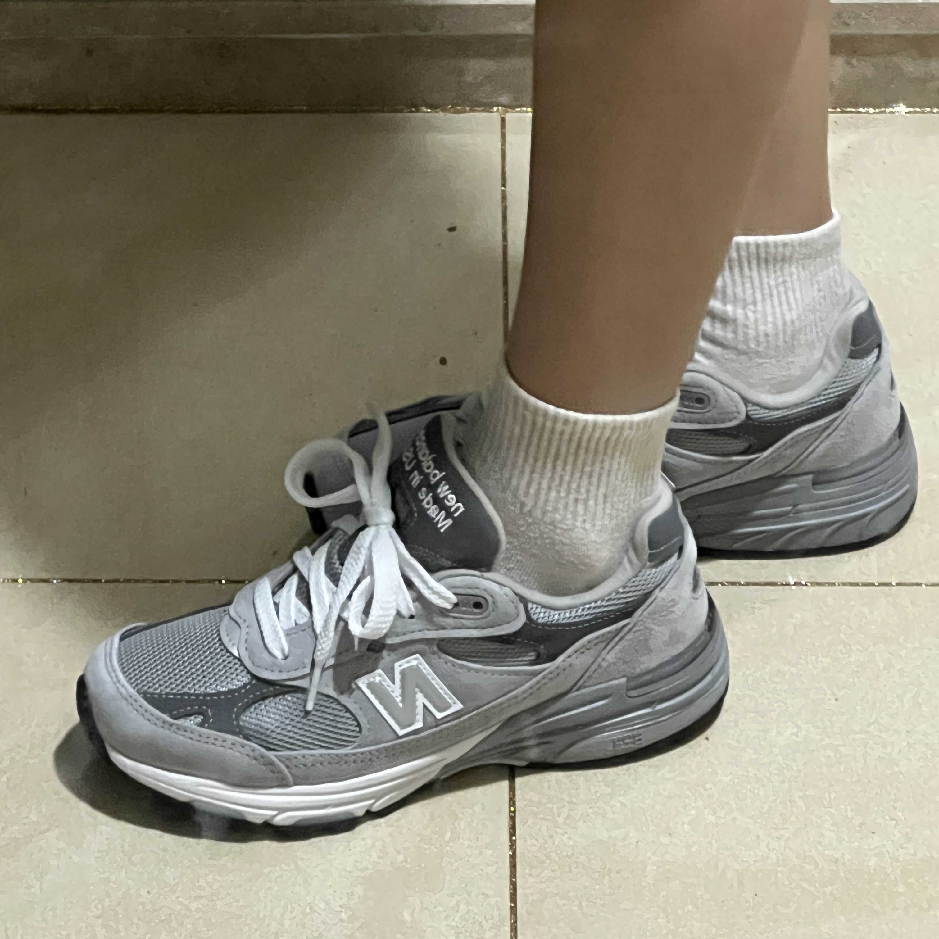 (W) New Balance 993 Made in USA Grey - B Standard 착용 스타일 - 1