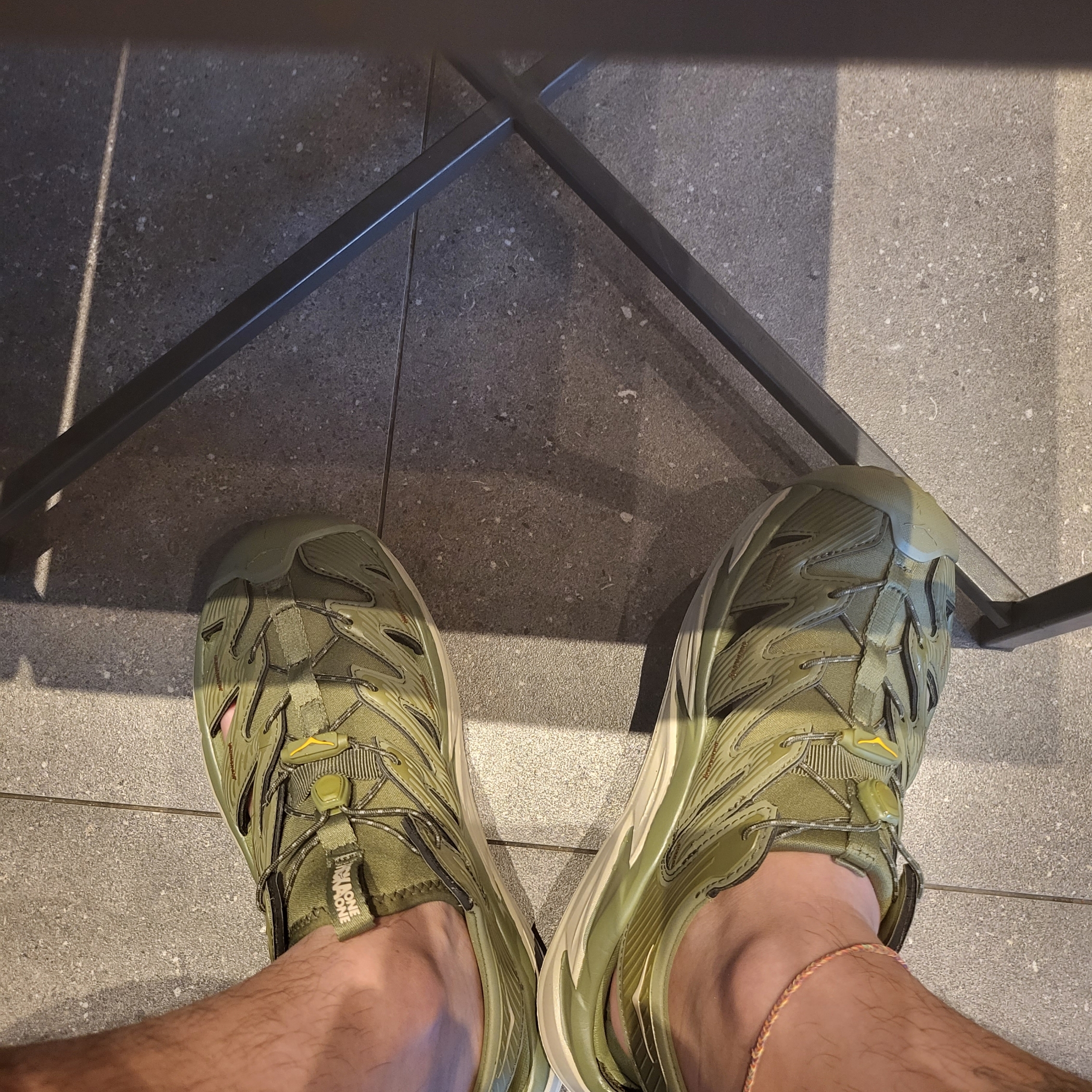 Hoka Hopara Avocado Oxford Tan 착용 스타일