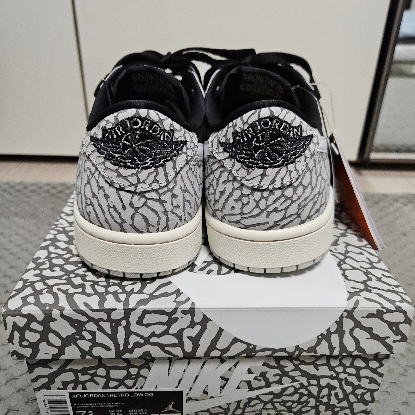 Jordan 1 Retro Low OG Black Cement 착용 스타일 - 3