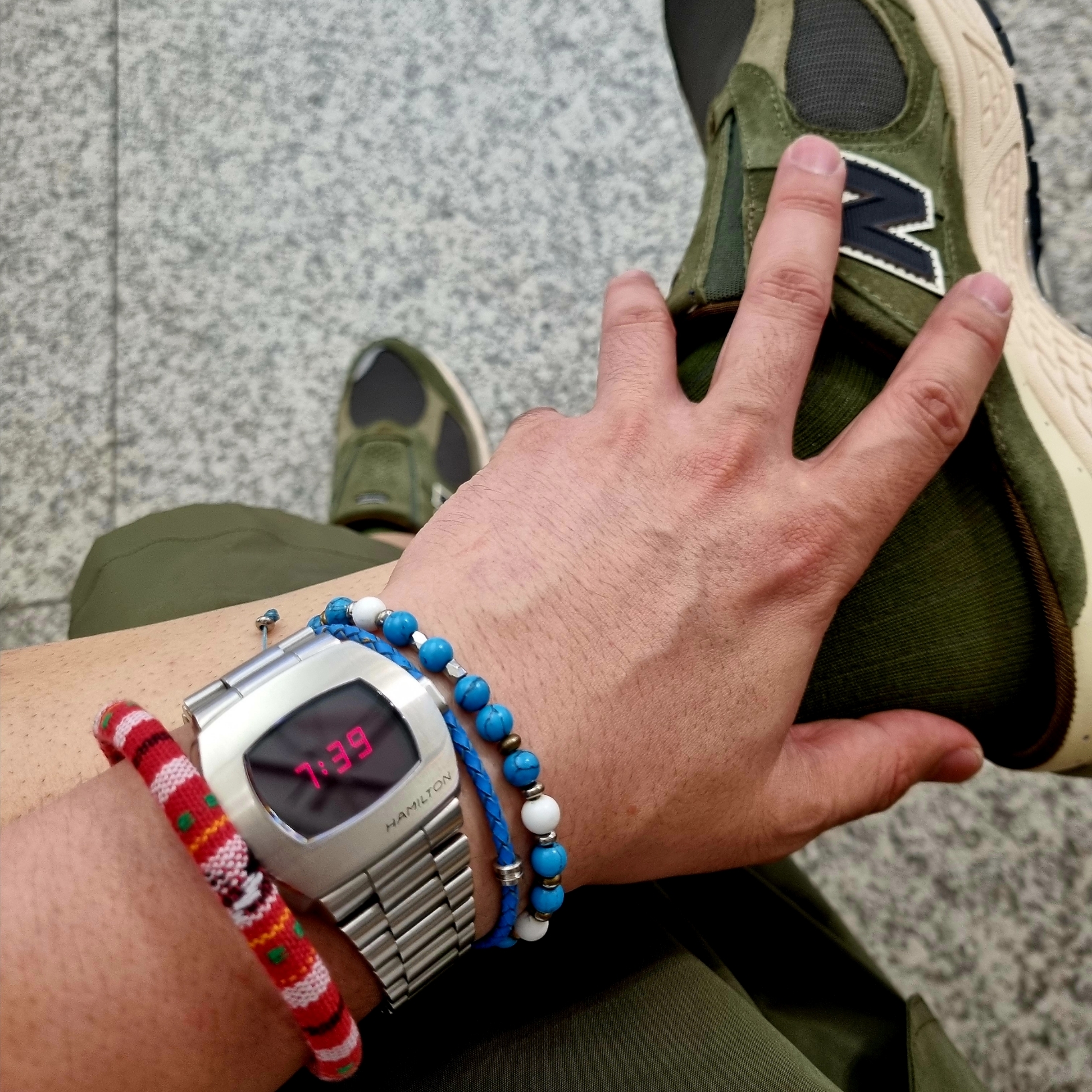New Balance x SNS 2002R Mule Deset Palm 착용 스타일