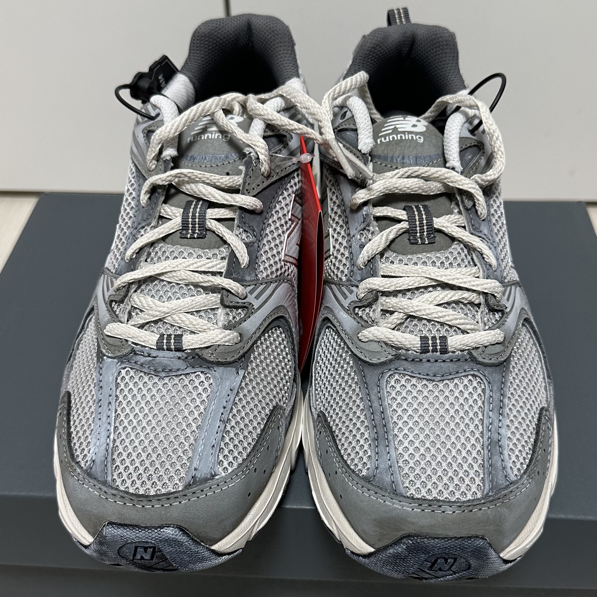 New Balance 530 Premium Vintage Grey Matter 착용 스타일 - 4