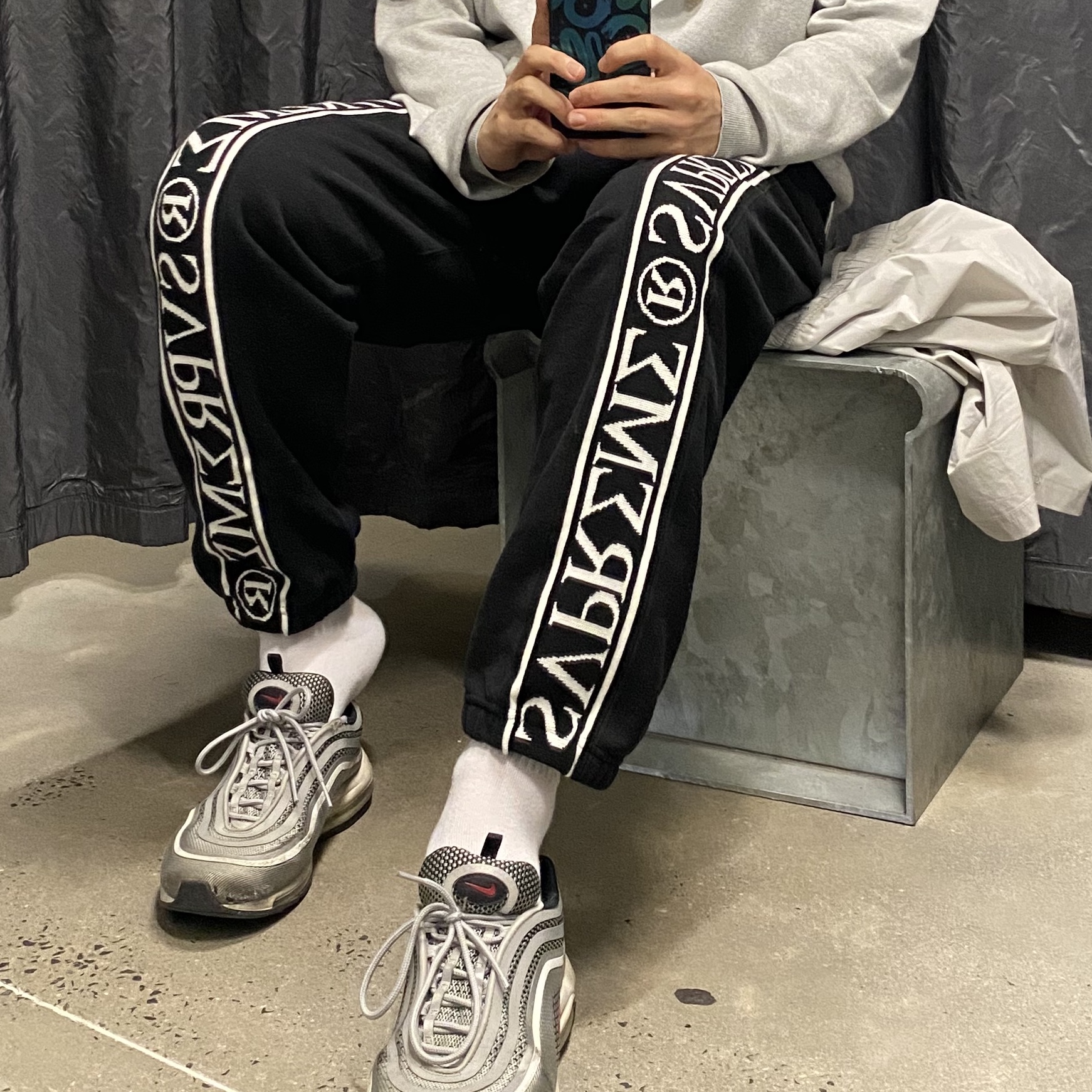 Supreme Roman Sweatpants Black - 23SS 착용 스타일